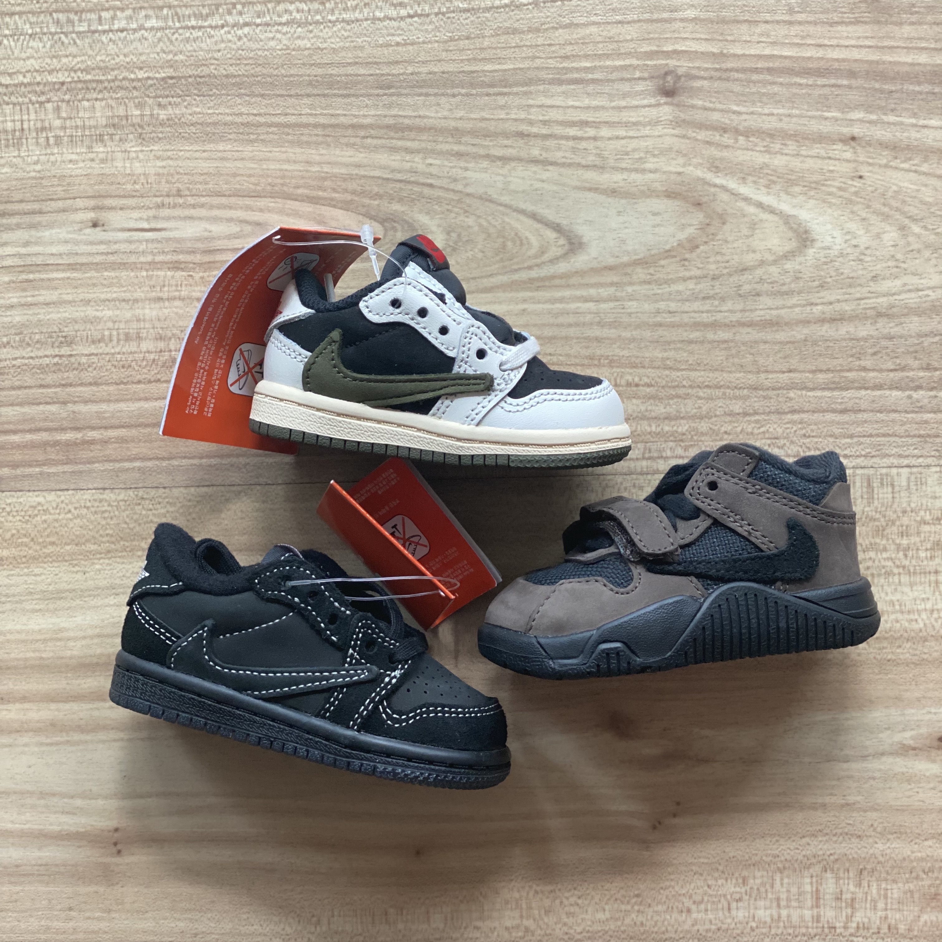 (TD) Jordan 1 x Travis Scott Retro Low OG SP Medium Olive, (TD) Jordan x Travis Scott Jumpman Jack TR Black and Dark Mocha 착용 스타일