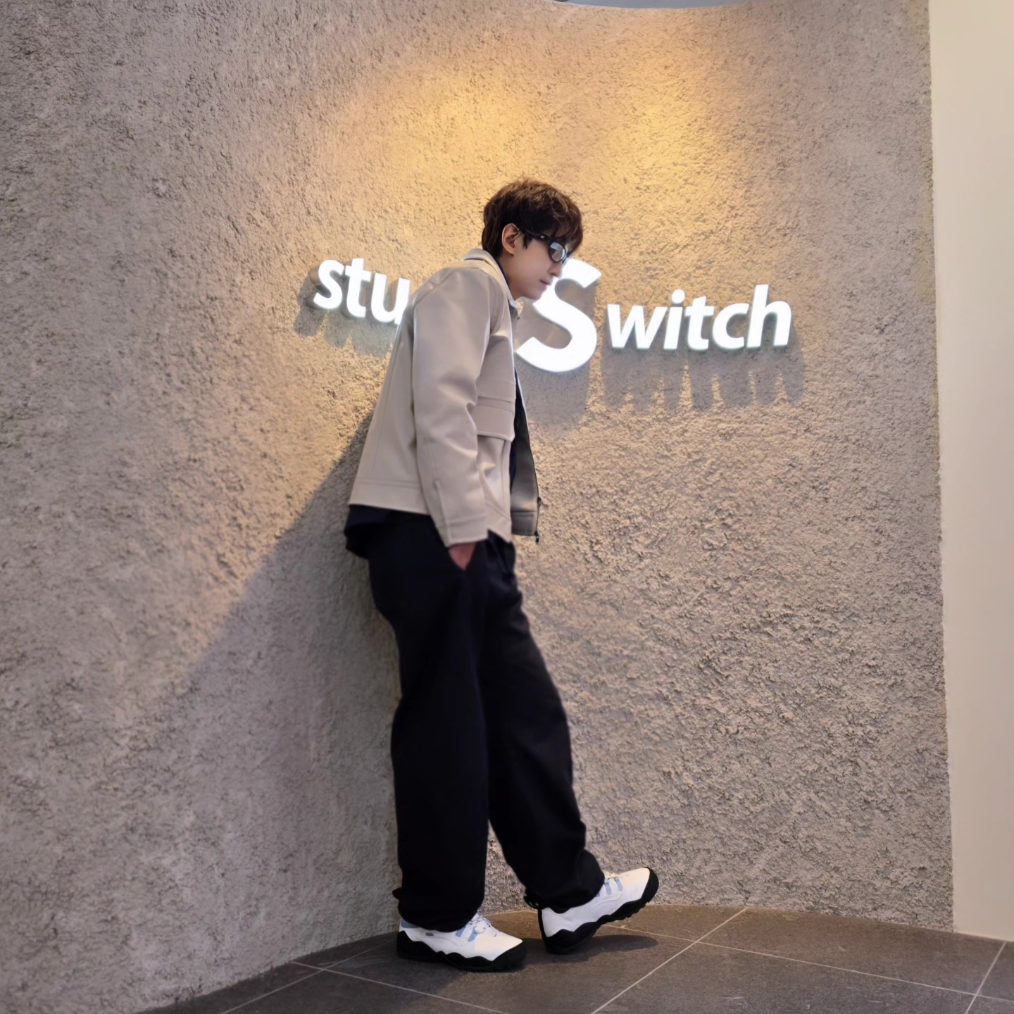 True Religion Hustle Webbing Belt Red, Nike x Supreme SB Darwin Low White 착용 스타일 - 9