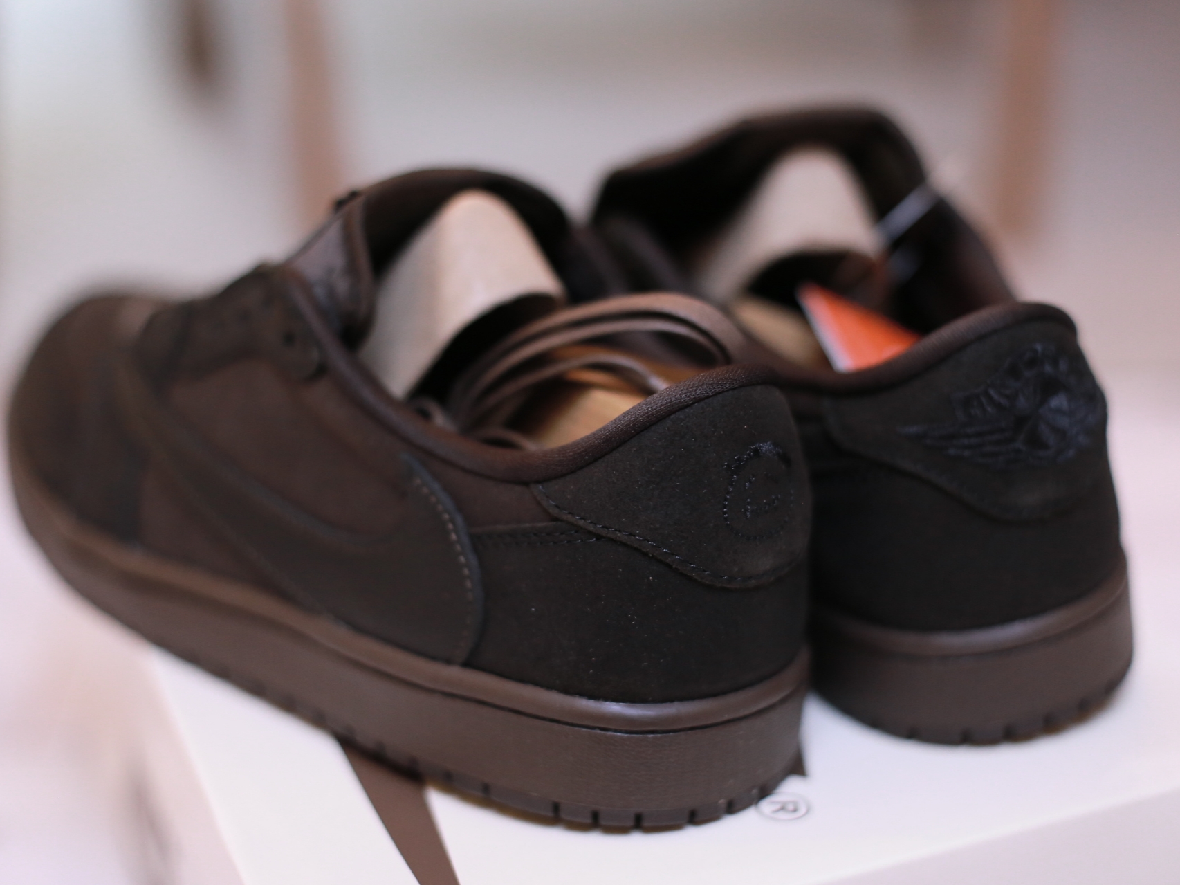 Jordan 1 x Travis Scott Retro Low OG SP Velvet Brown and Dark Mocha 착용 스타일 - 3