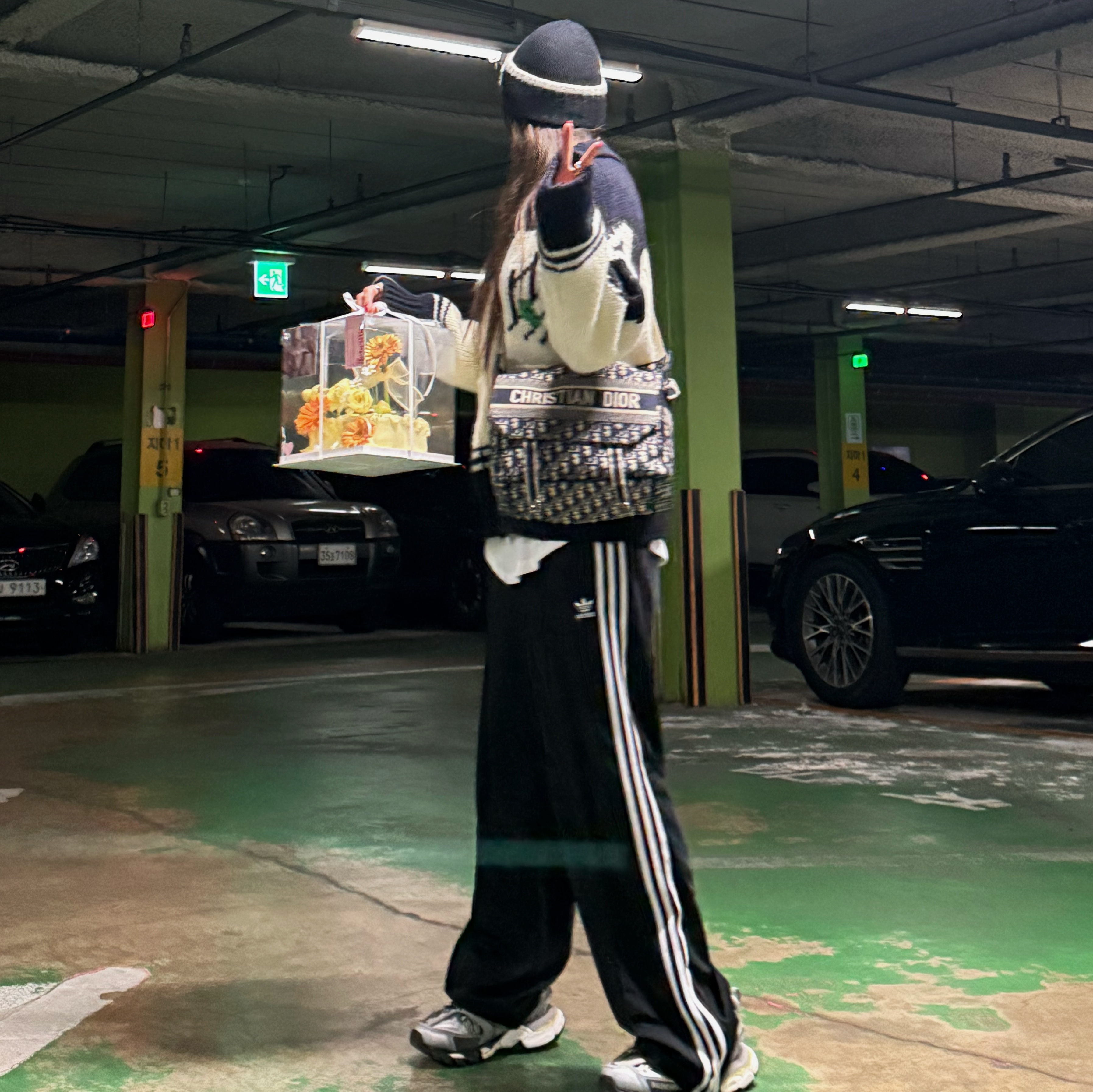 (W) Adidas Originals Firebird Loose Track Pants Black - KR Sizing, (W) Chanel Beanie & Beige Black 착용 스타일 - 2