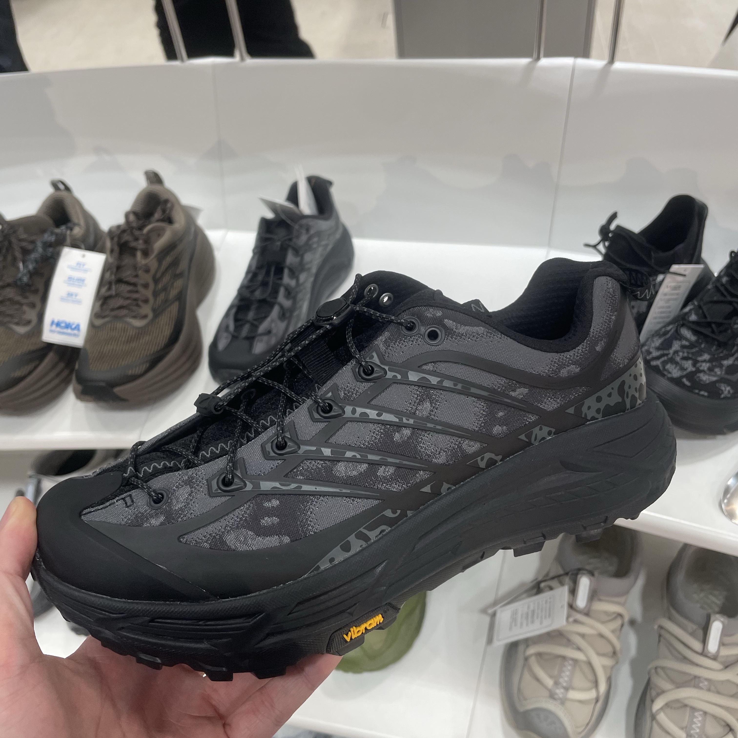 Hoka Mafate Three2 Tech Stealth Black 착용 스타일