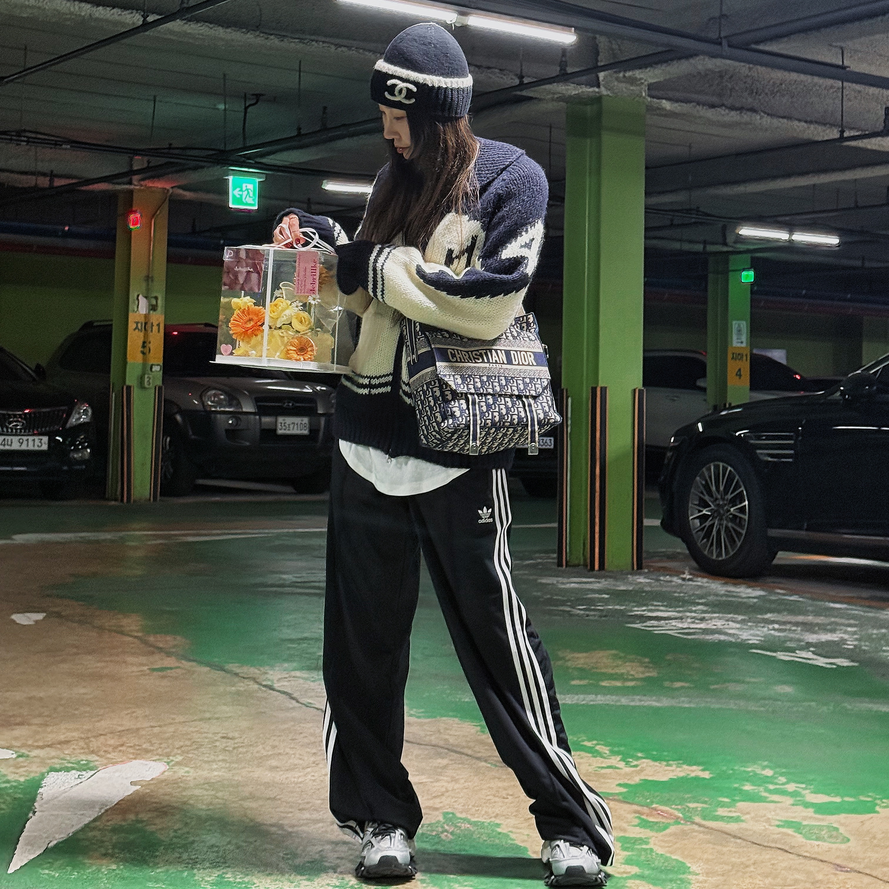 (W) Adidas Originals Firebird Loose Track Pants Black - KR Sizing, (W) Chanel Beanie & Beige Black 착용 스타일 - 1