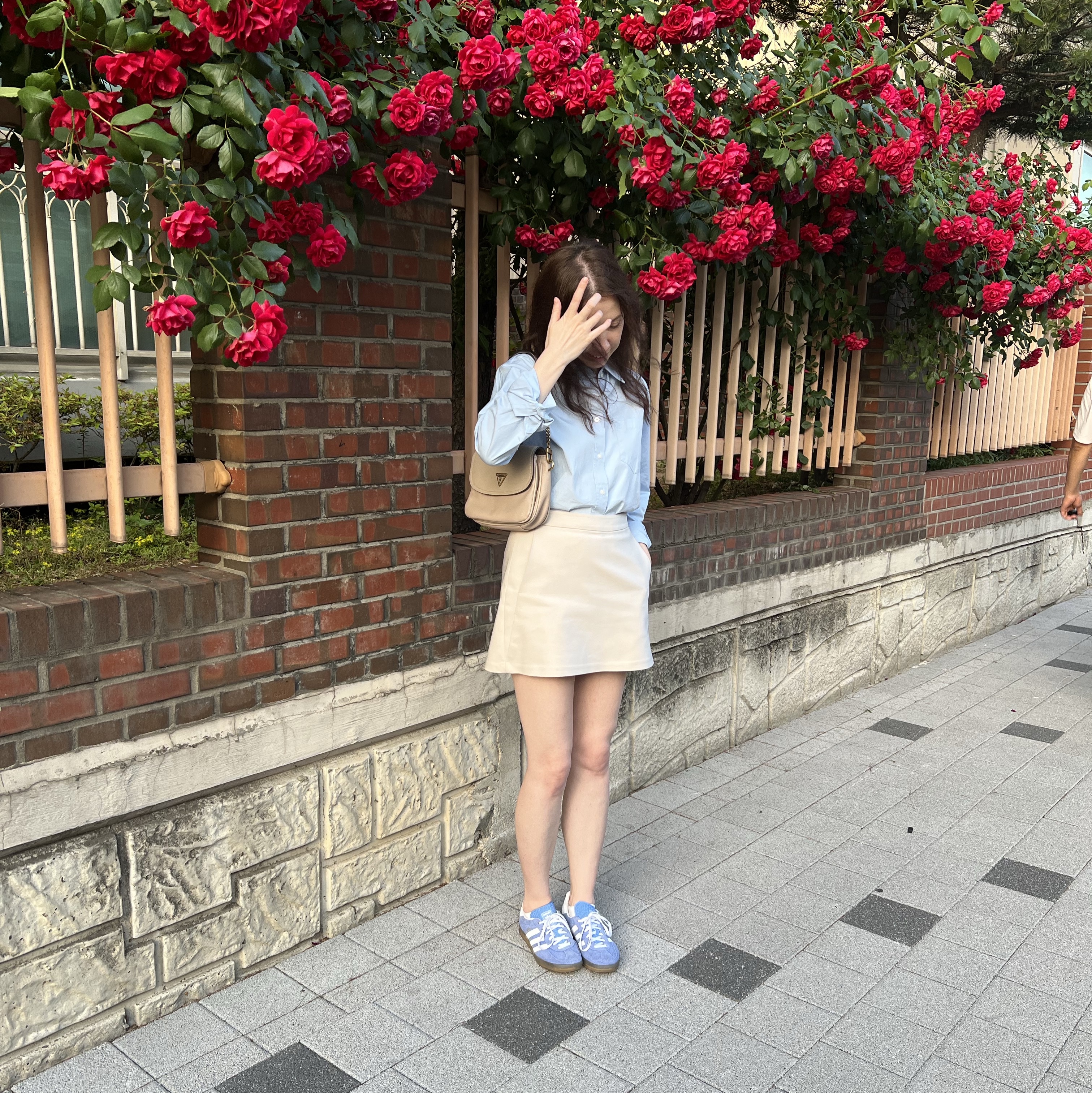 (W) Adidas Gazelle Indoor Blue Fusion Cloud White 착용 스타일 - 3