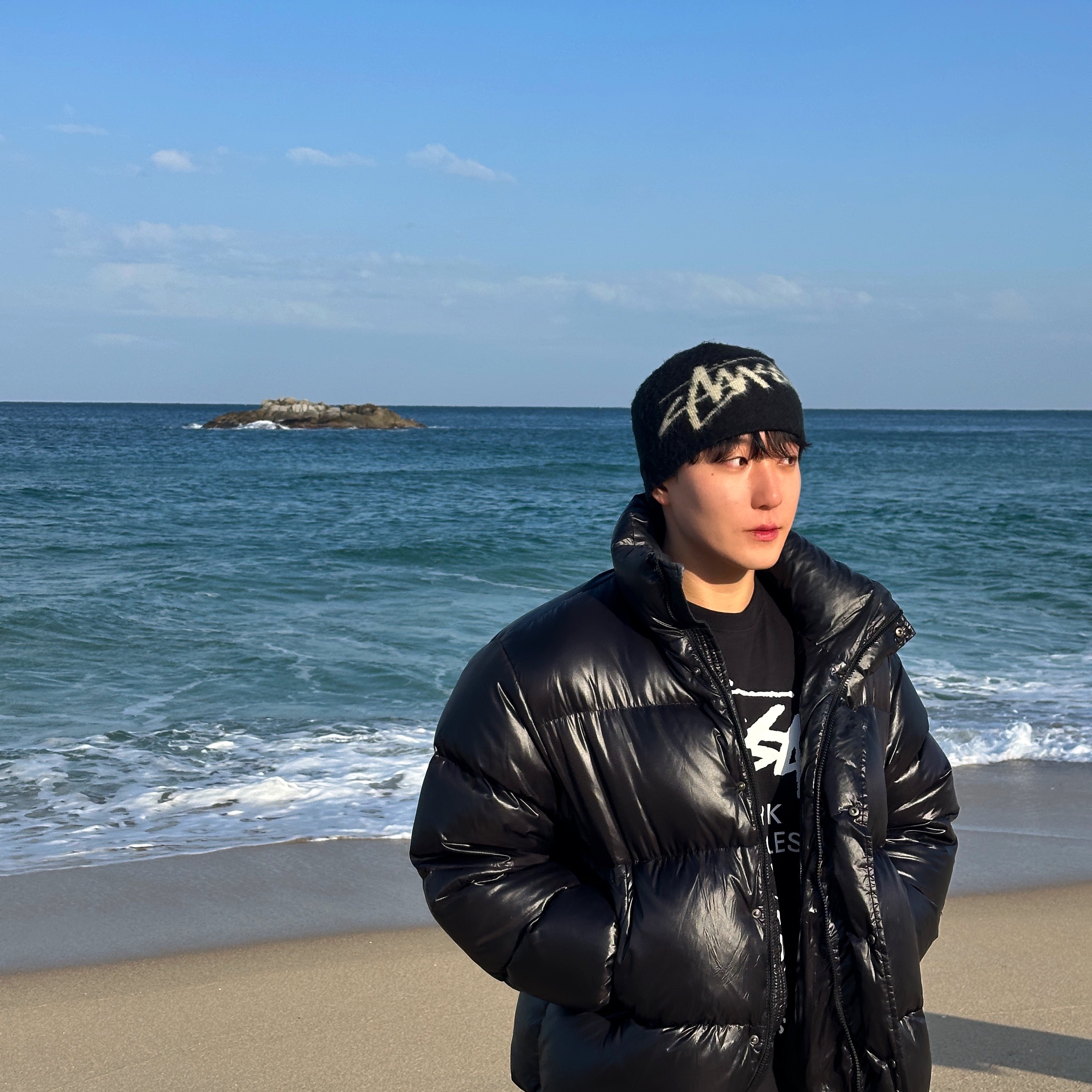 Stussy World Tour LS T-Shirt Black 2024, Stussy Brushed Out Stock Skullcap Beanie Black 착용 스타일