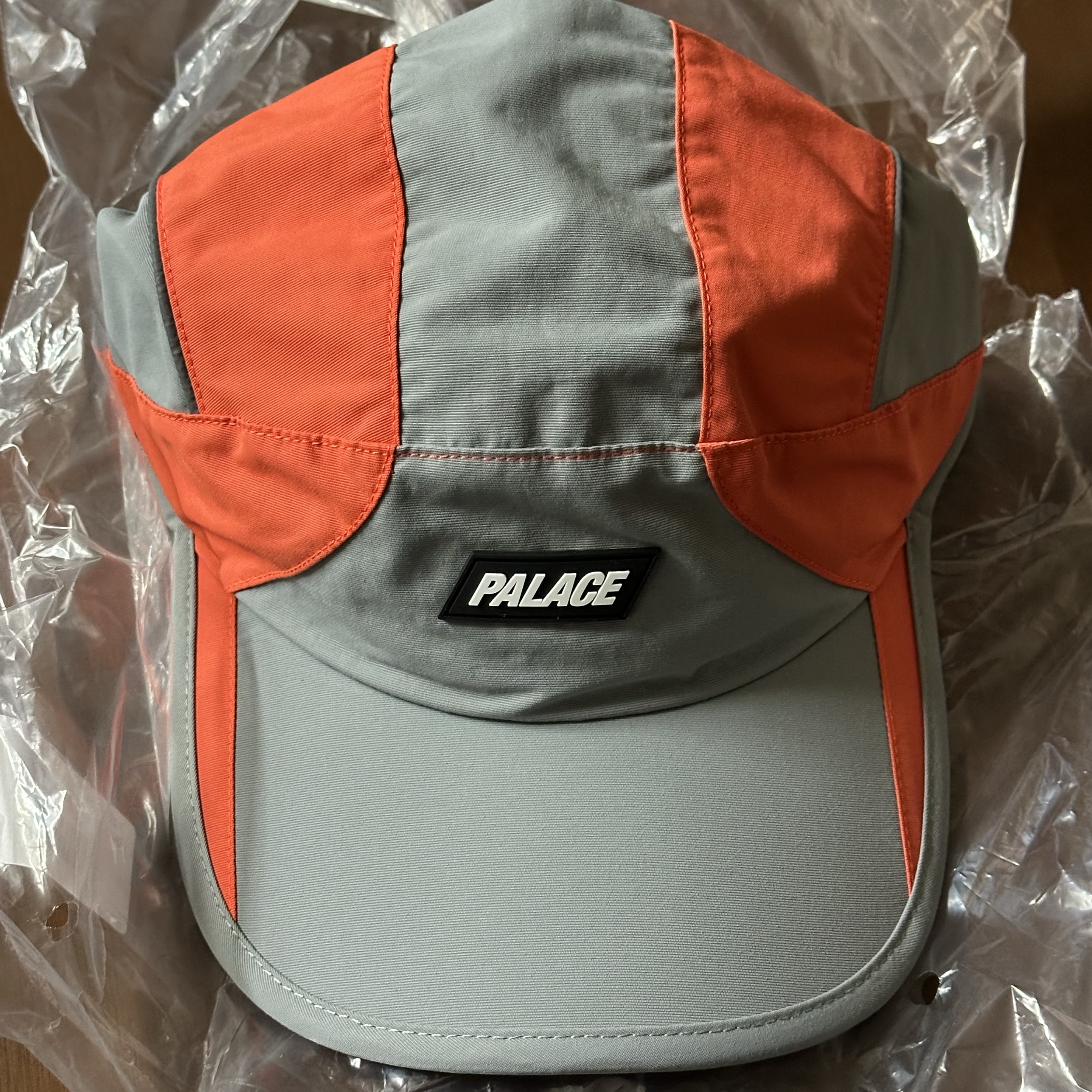 Palace Duo Shell Runner Grey Orange - 24FW 착용 스타일