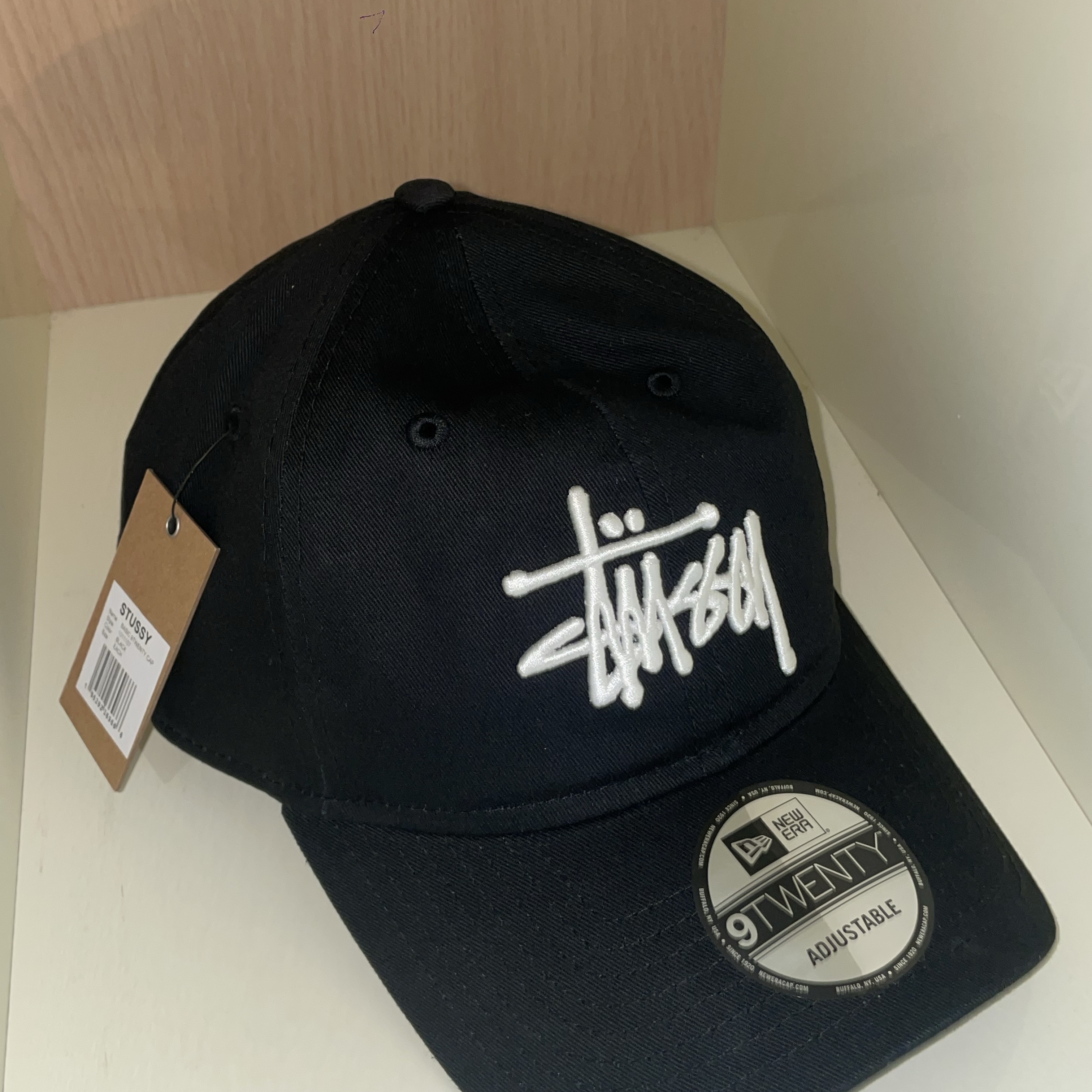Stussy Basic New Era 9Twenty Basic Strapback Black 착용 스타일