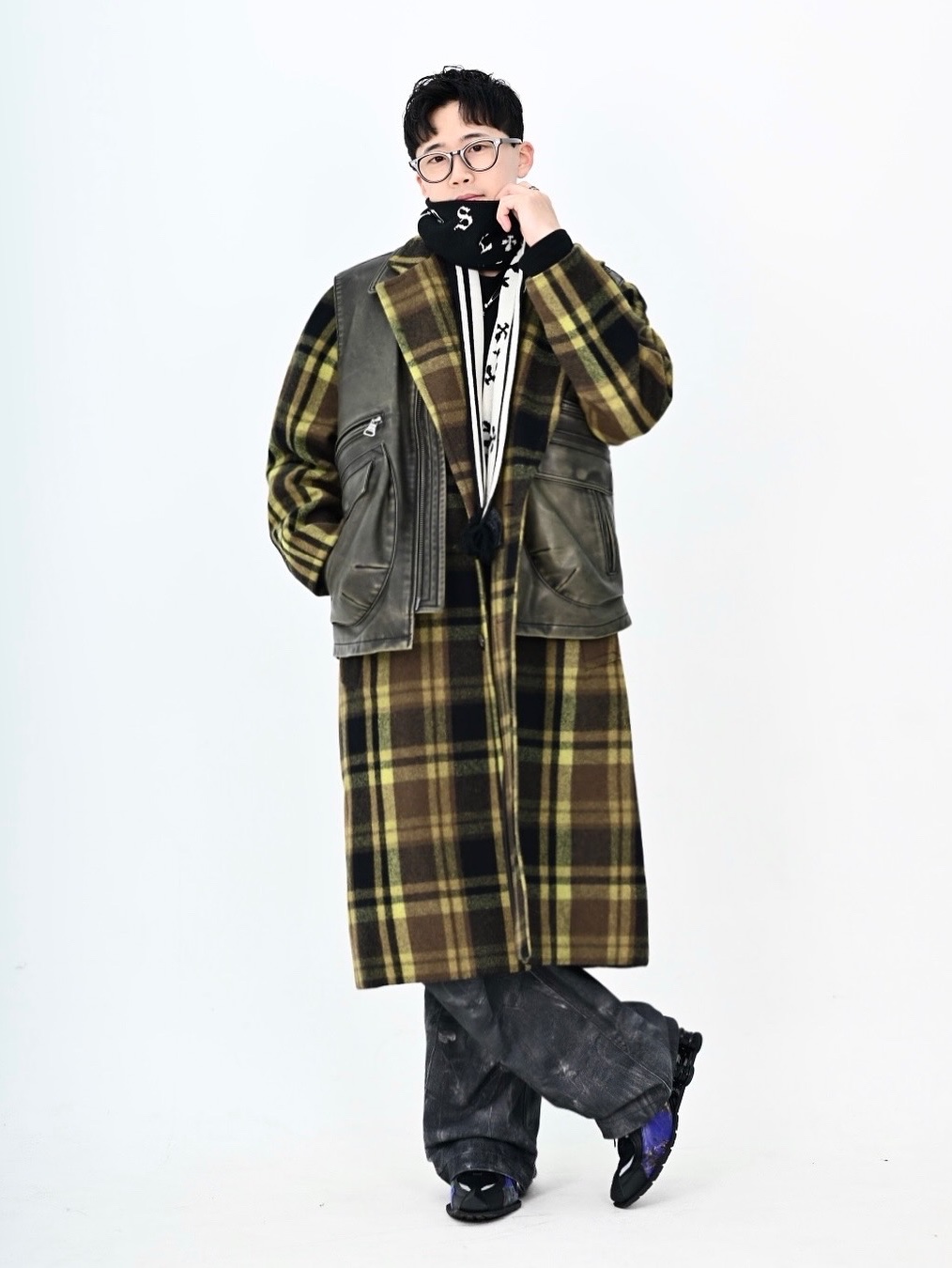 Nike x Martine Rose Shox MR4 Black Multi, Diesel B-1DR Leather Belt with D Buckle Black 착용 스타일 - 2