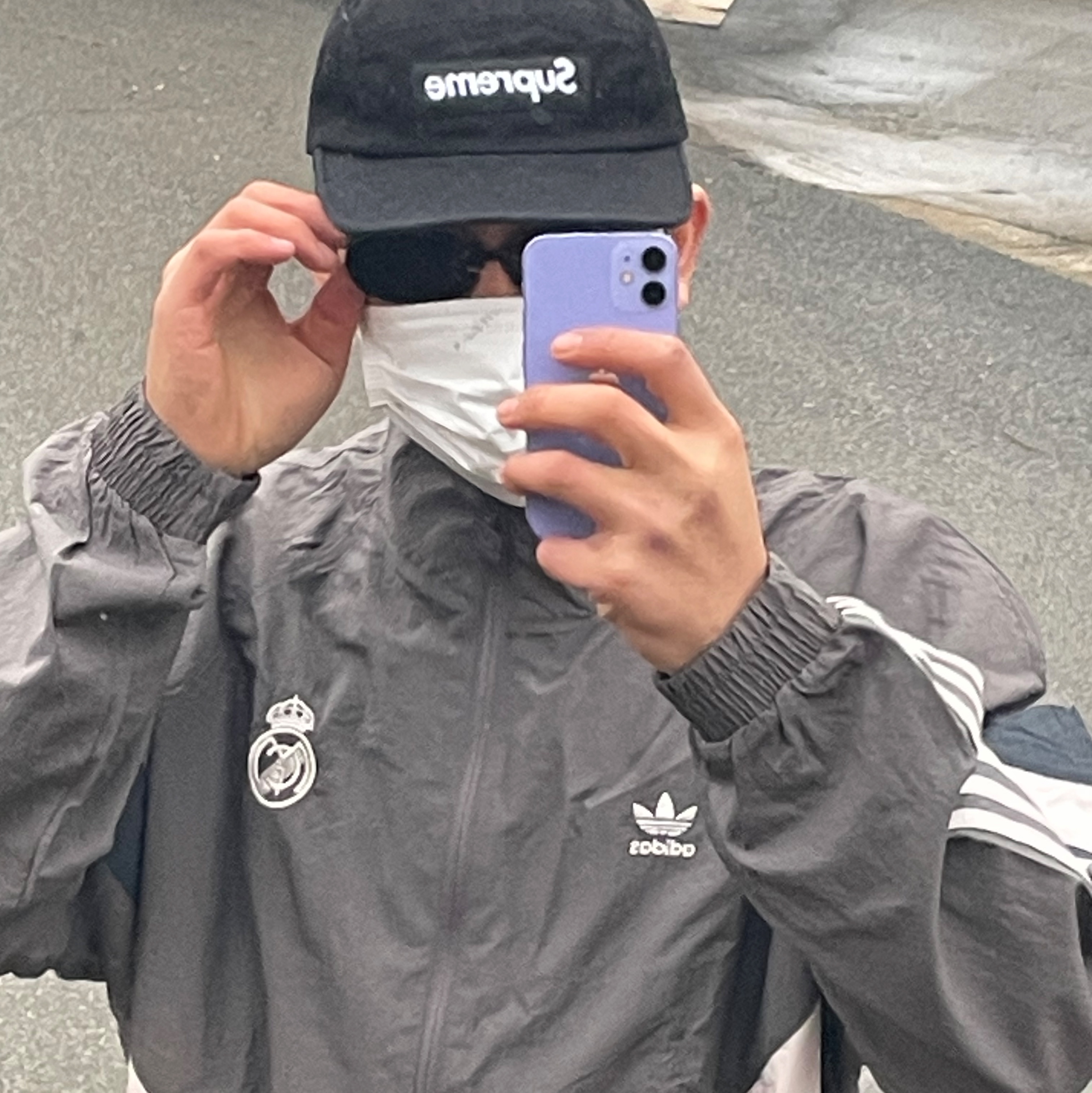 Adidas Real Madrid Originals Track Top Charcoal Grey - KR Sizing, Matin Kim Logo Jacquard Short Beanie Grey 착용 스타일 - 2