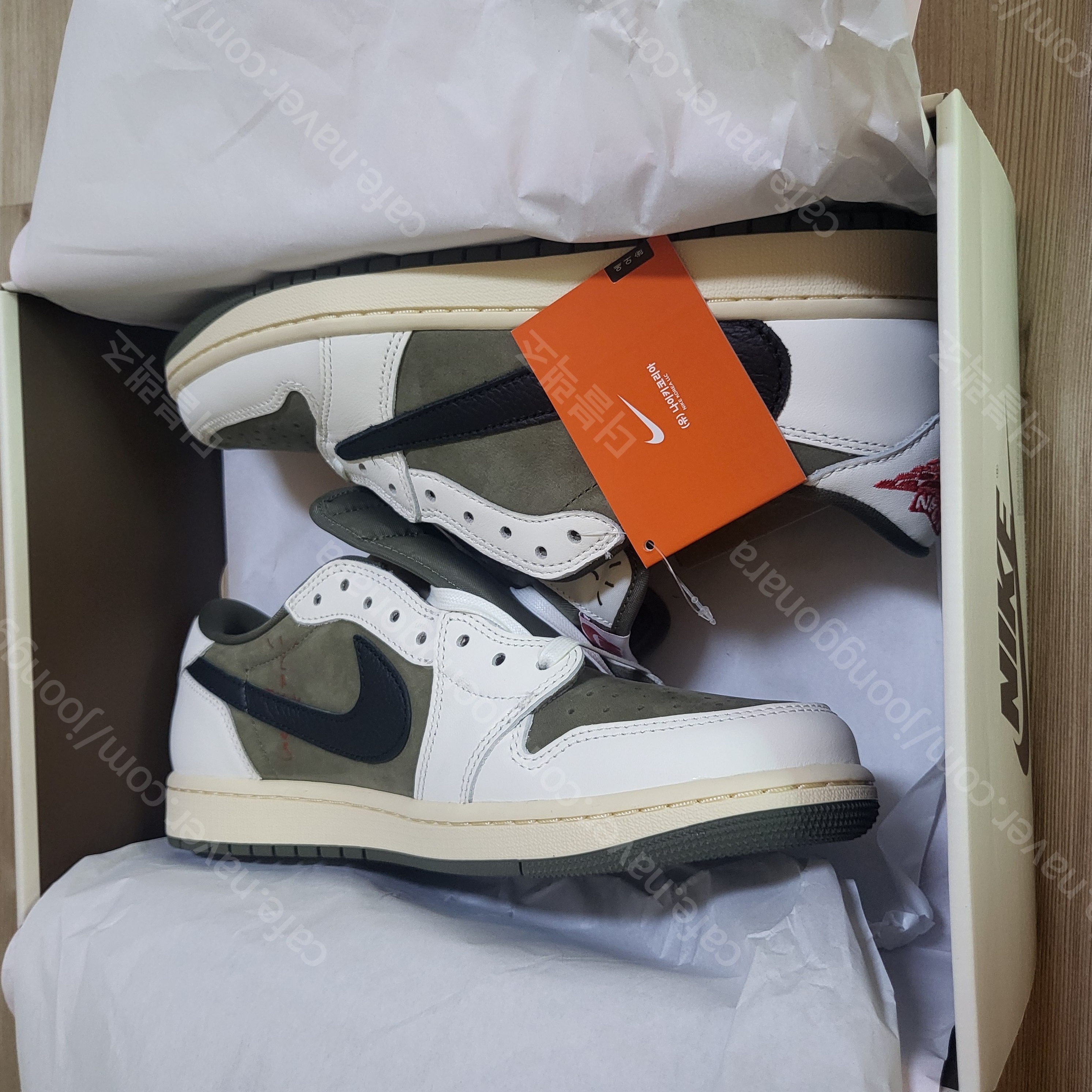 Jordan 1 x Travis Scott Retro Low OG SP Reverse Olive 착용 스타일 - 4