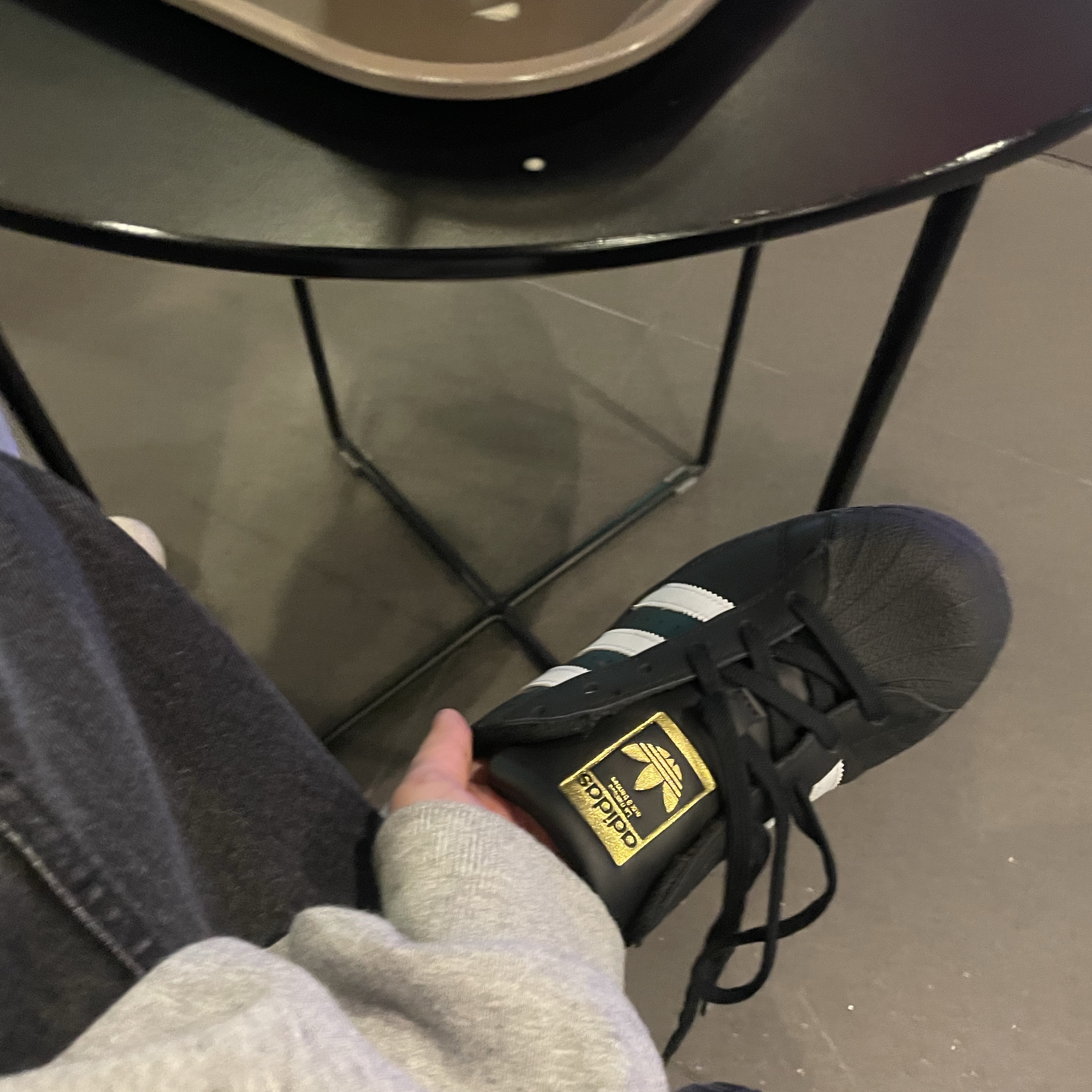 (J) Adidas Superstar Black White 착용 스타일