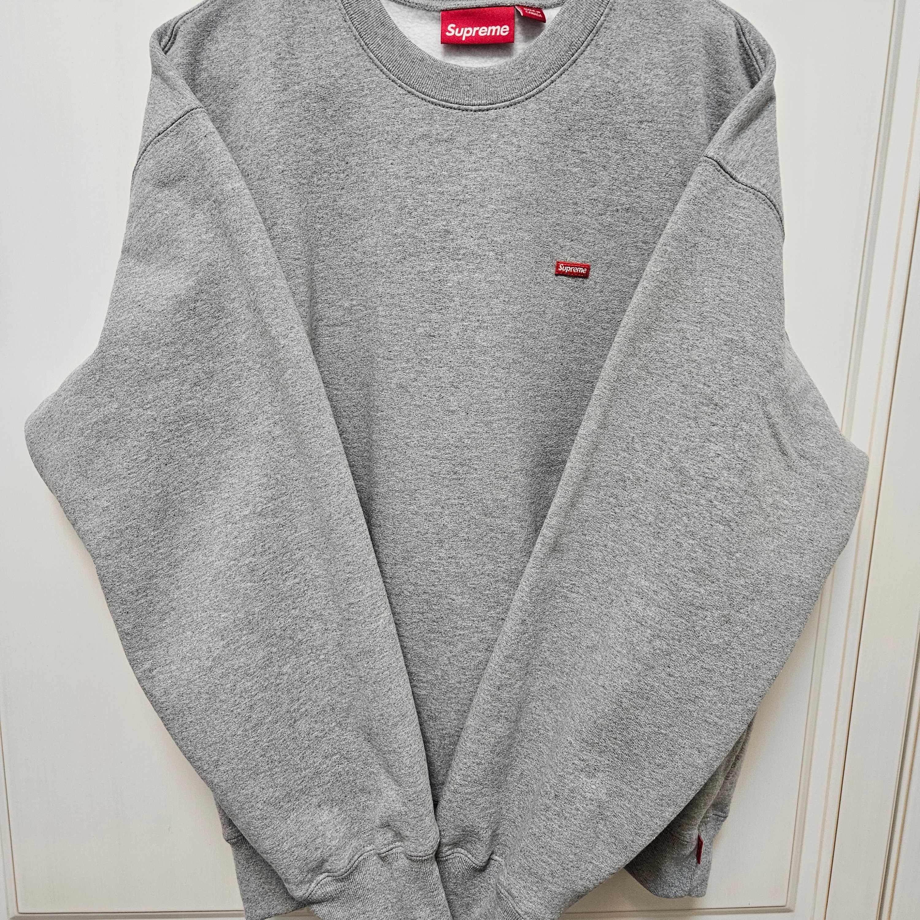 Supreme Small Box Crewneck Heather Grey - 24FW 착용 스타일