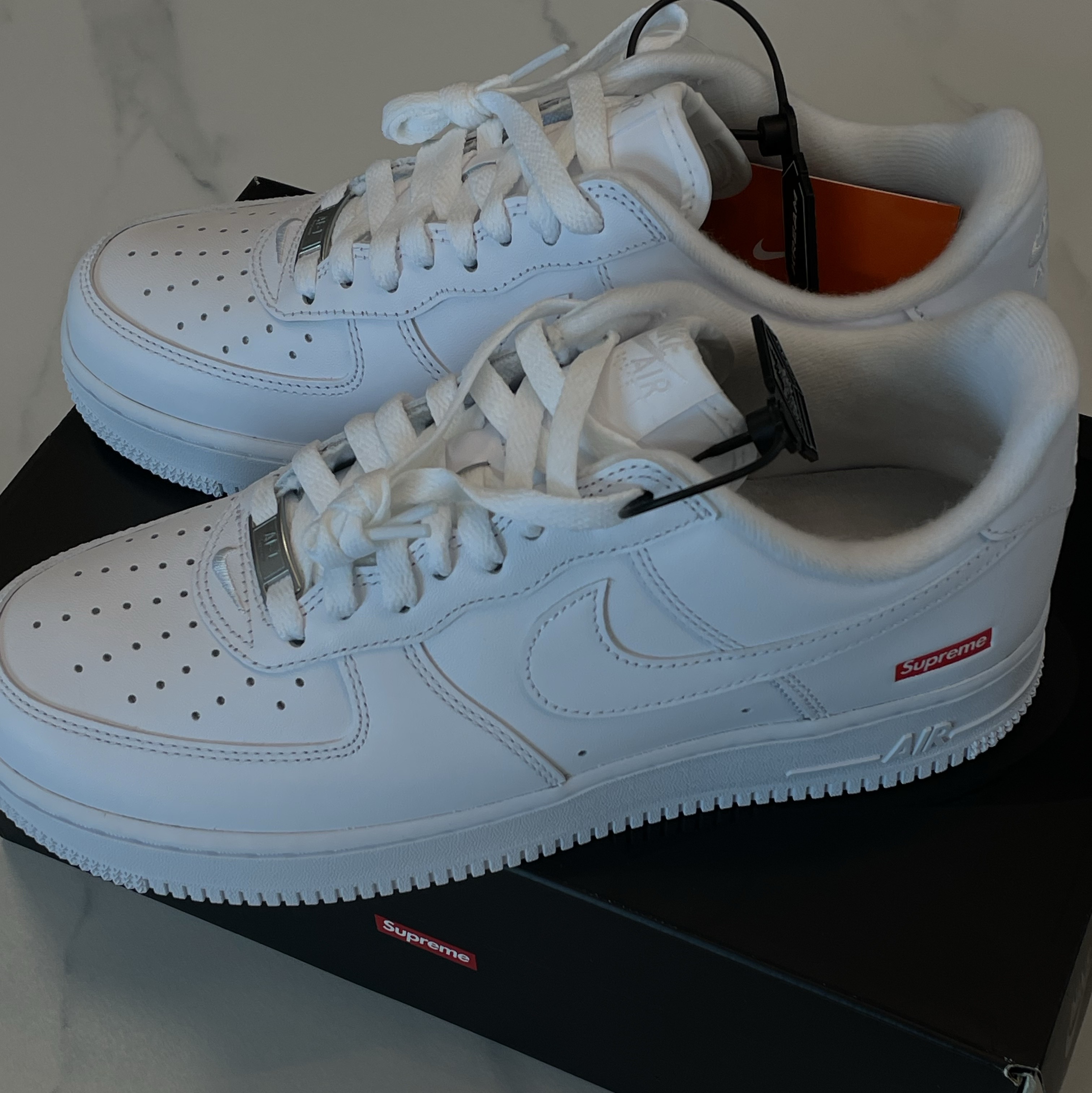 Nike x Supreme Air Force 1 Low White 착용 스타일