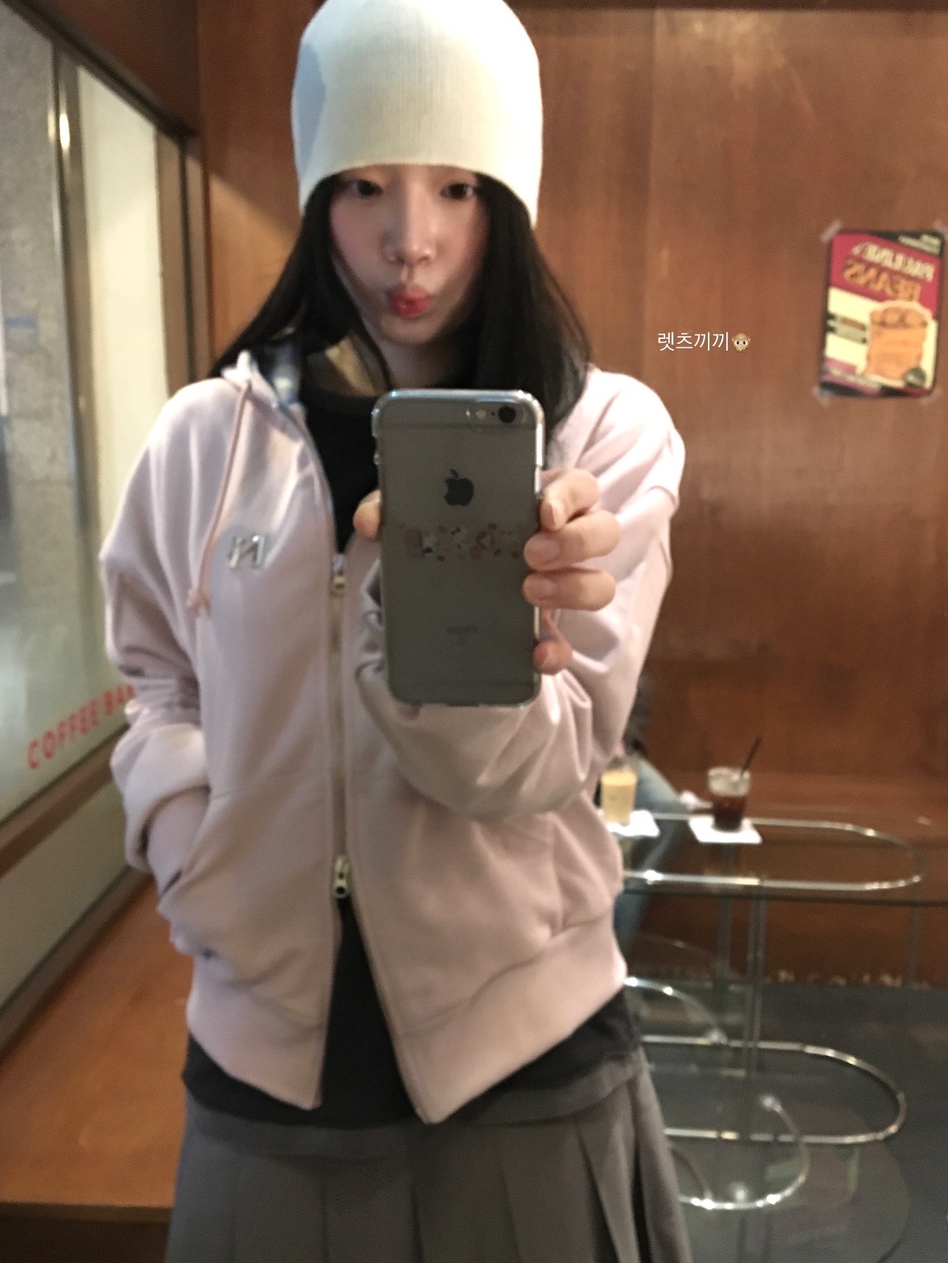 [KREAM 단독] Newalrin Lollipop Check Hoodie Zip Up Baby Pink 착용 스타일 - 2