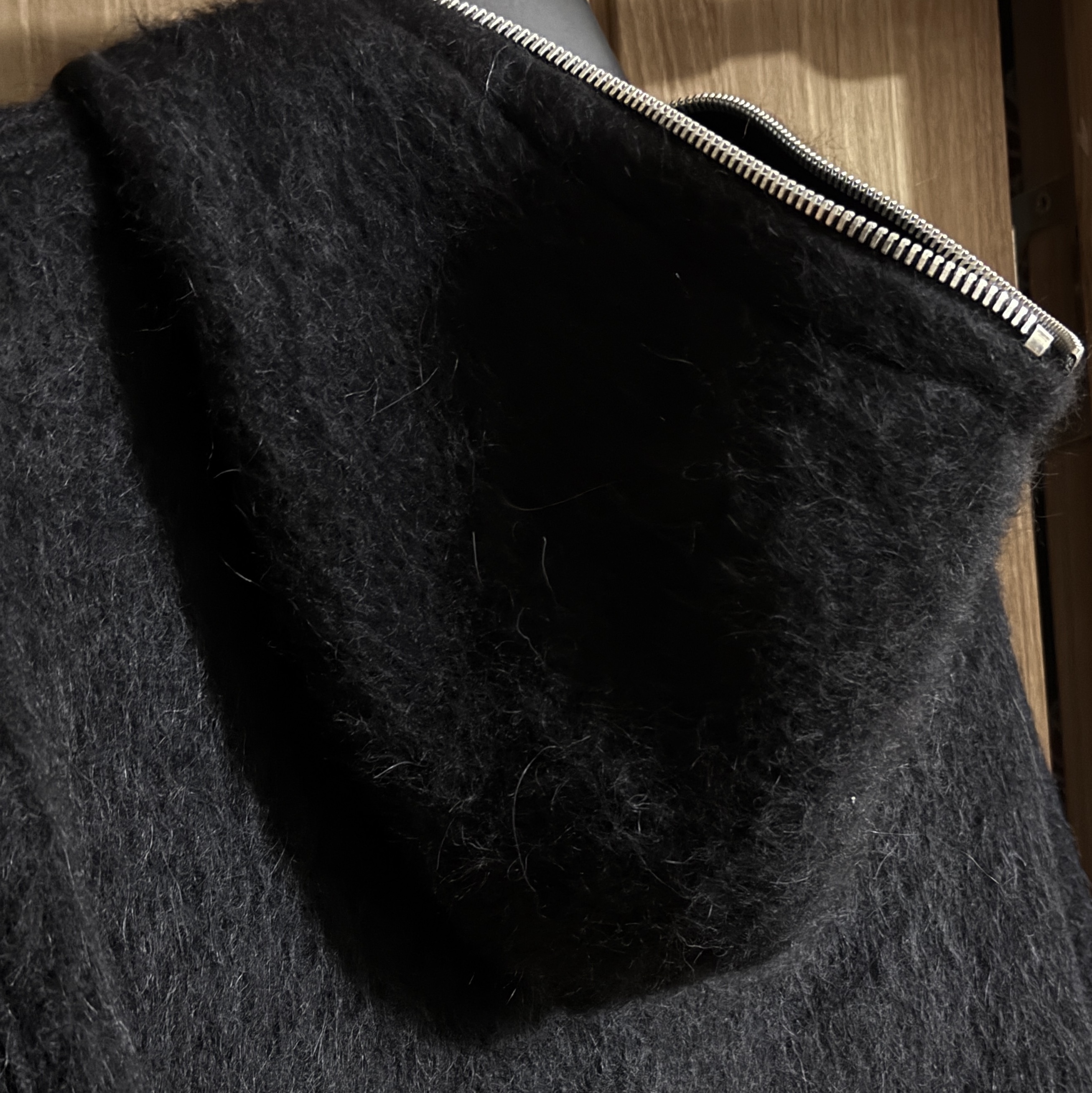 Our Legacy Full Zip Hood Black Hairy Wool 착용 스타일 - 2