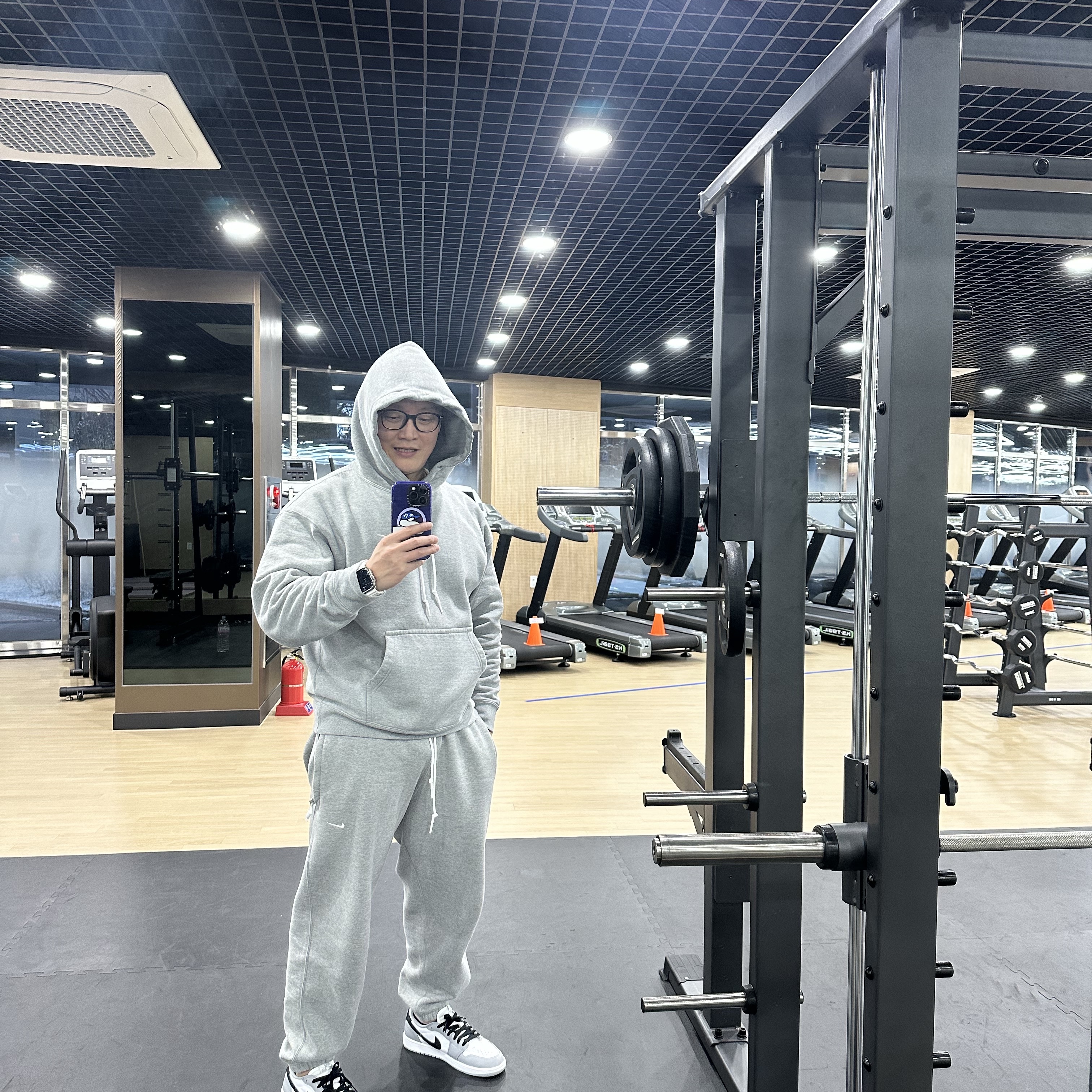 Nike Solo Swoosh Fleece Pants Dark Grey - Asia 착용 스타일