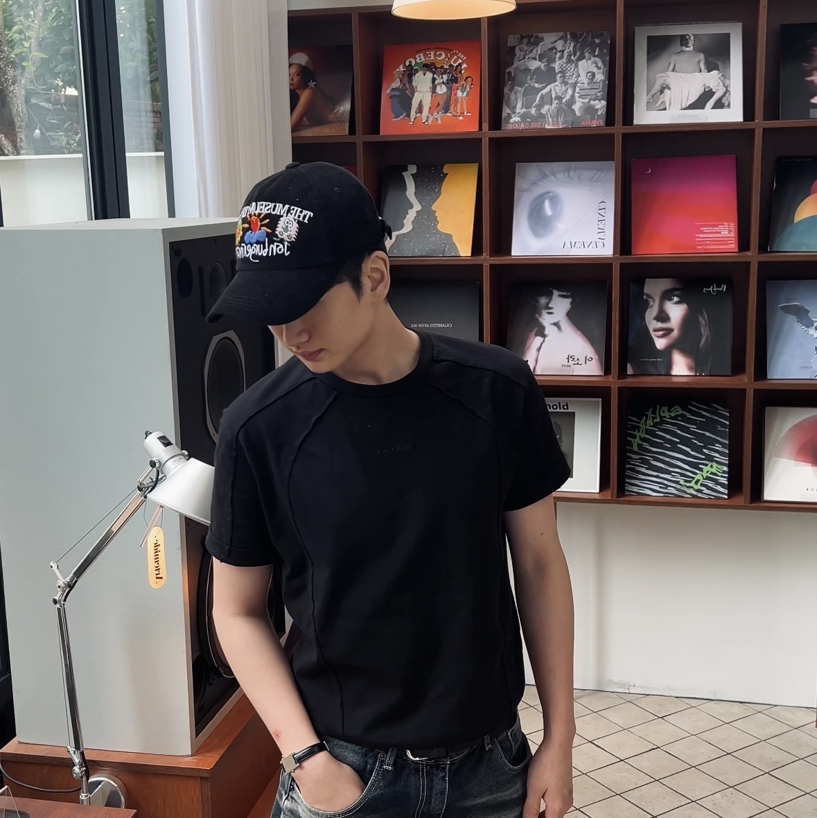 The Museum Visitor x Jon Burgerman Pinky Winky & Charlie Ball Cap Black 착용 스타일 - 2