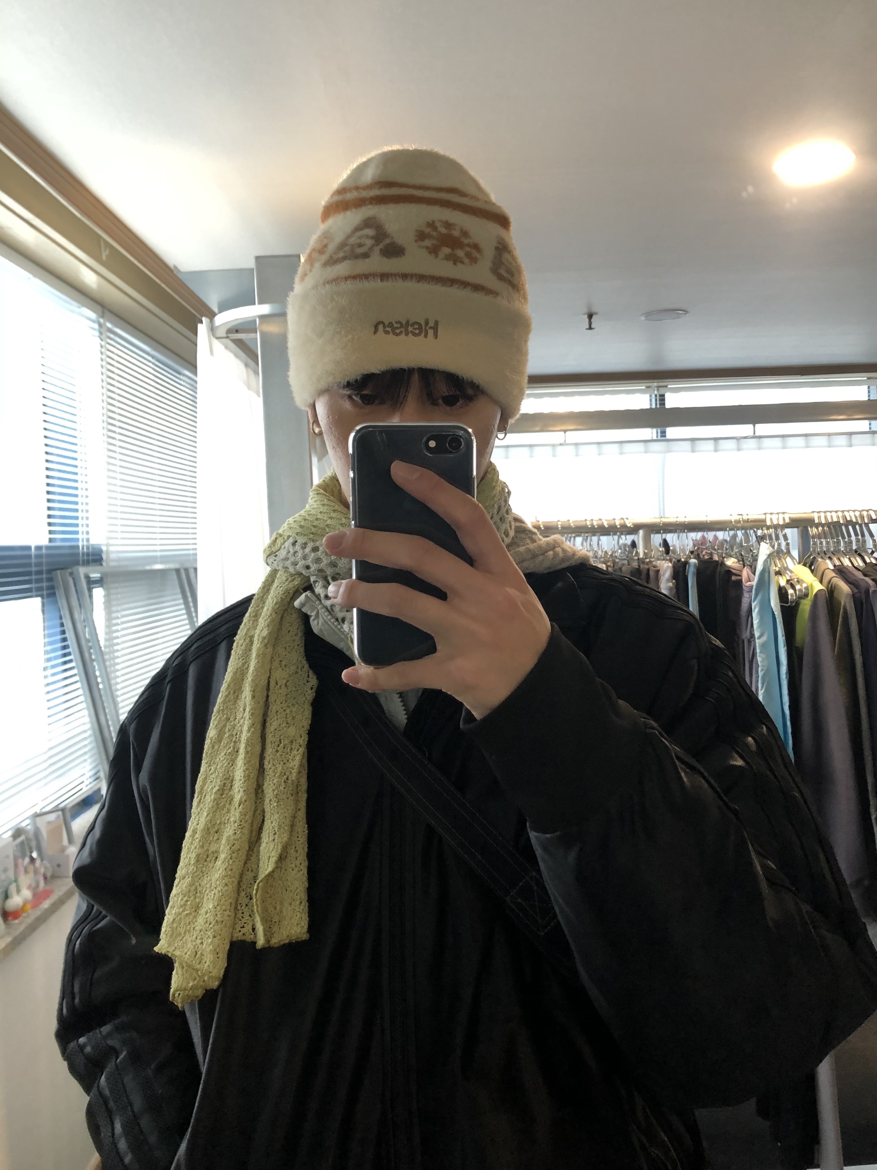 Ignota Core:10 Scarf Lime, Adidas Q3 Oversized Track Top Black - KR Sizing 착용 스타일 - 2