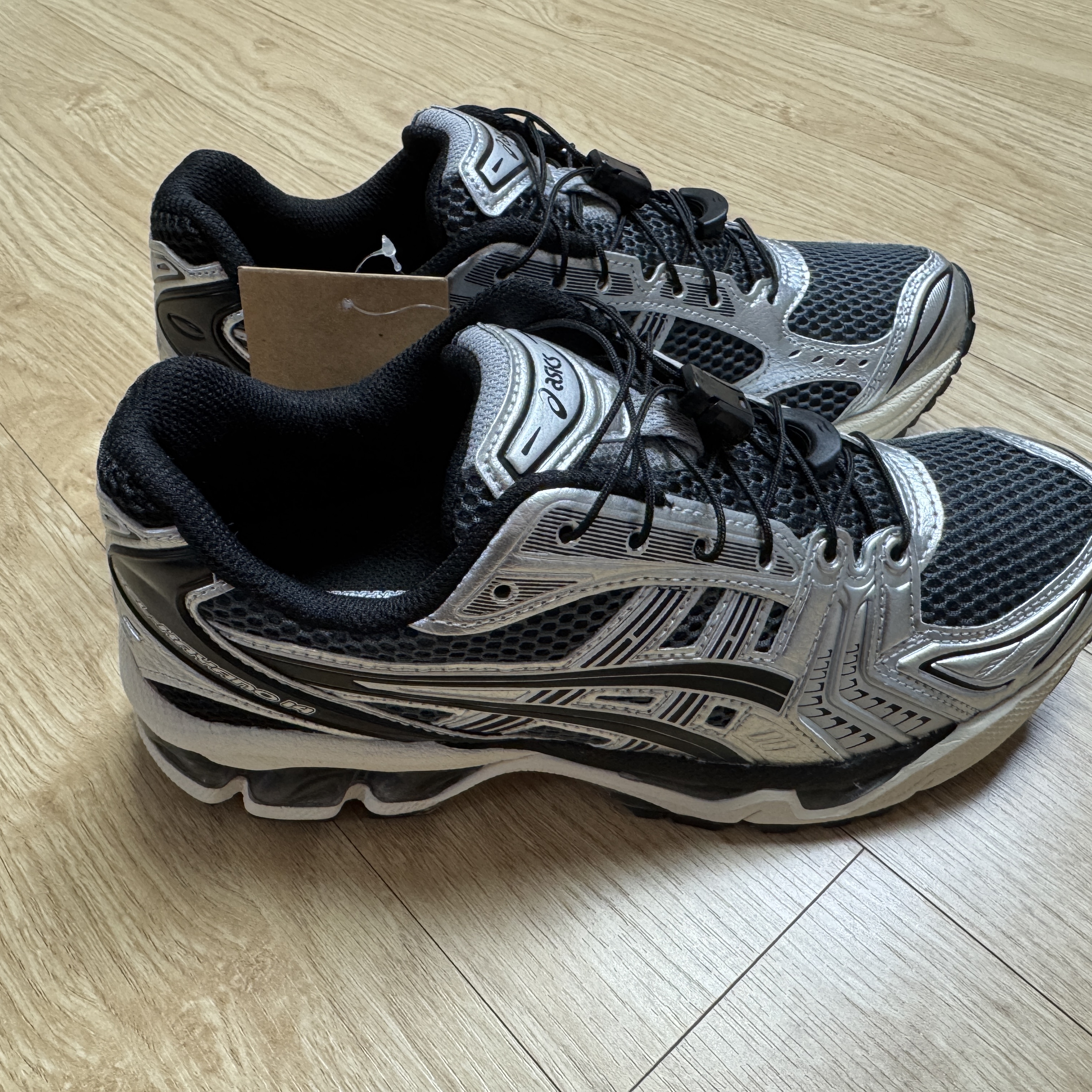 Asics Unlimited Gel-Kayano 14 Carrier Grey Black 착용 스타일 - 2