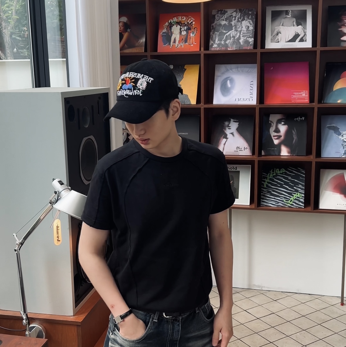 The Museum Visitor x Jon Burgerman Pinky Winky & Charlie Ball Cap Black 착용 스타일 - 1