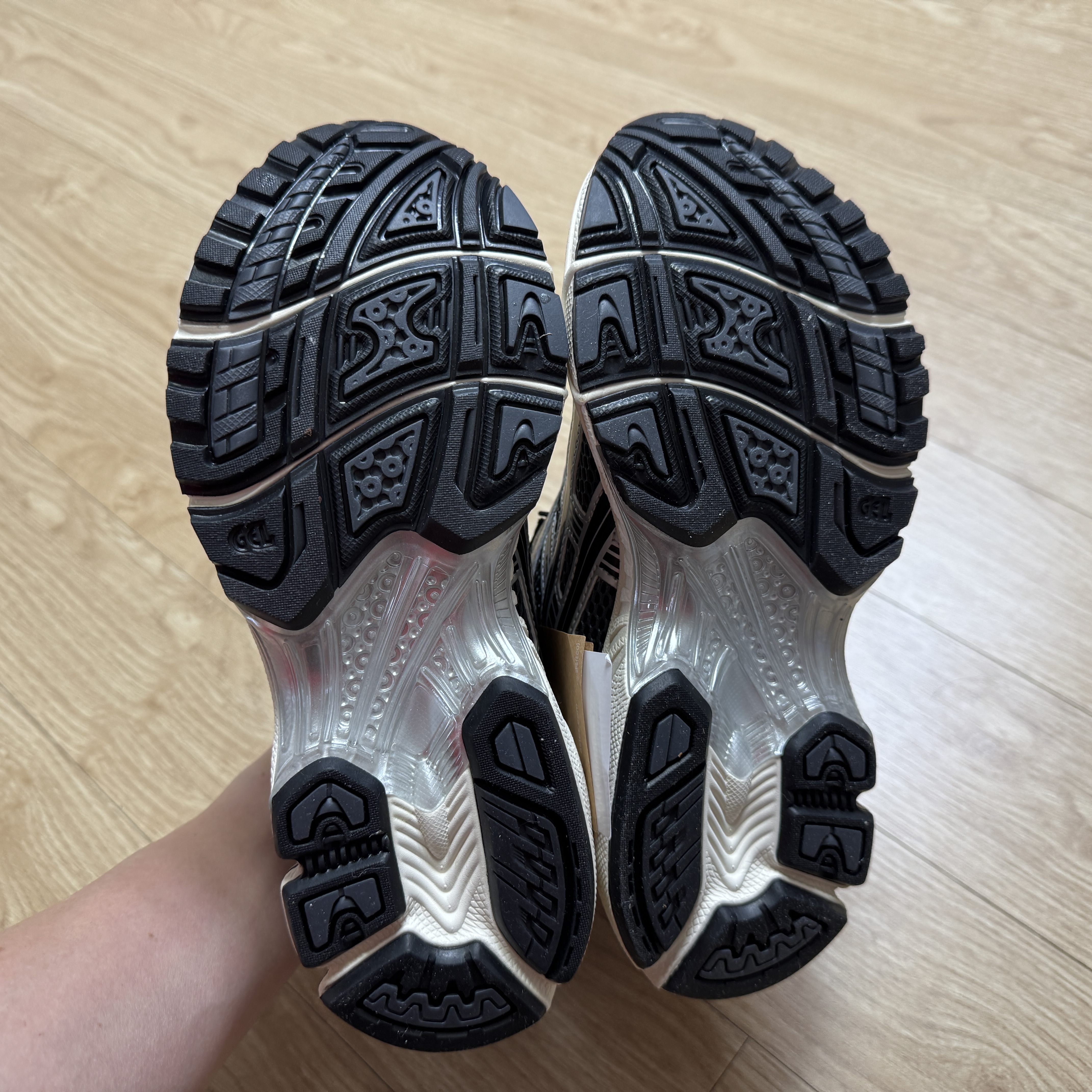 Asics Unlimited Gel-Kayano 14 Carrier Grey Black 착용 스타일 - 5