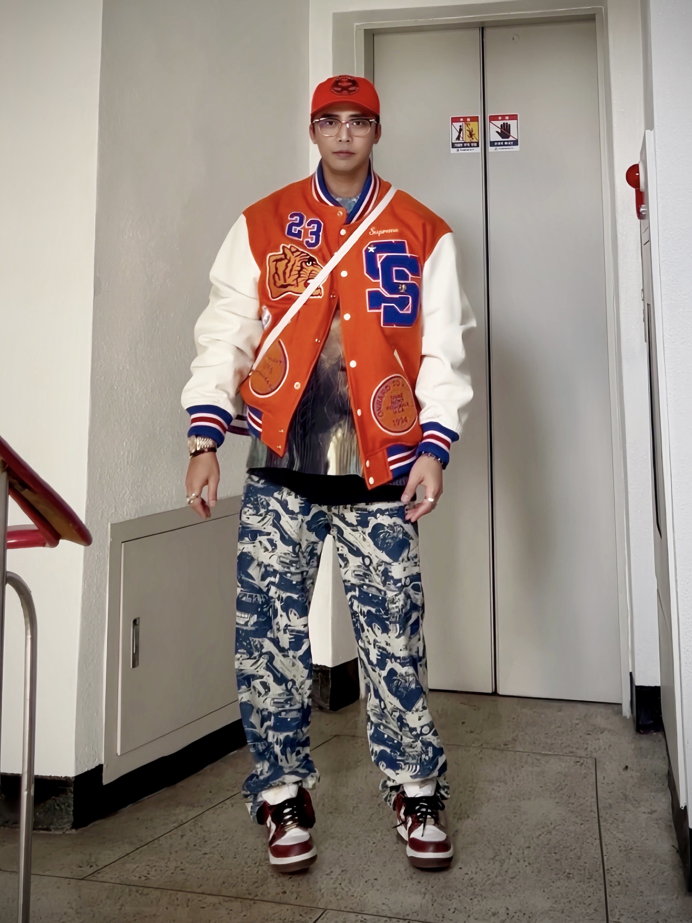 Supreme Double S 5-Panel Orange - 22SS, Supreme Tiger Varsity Jacket Orange - 23FW 착용 스타일 - 1