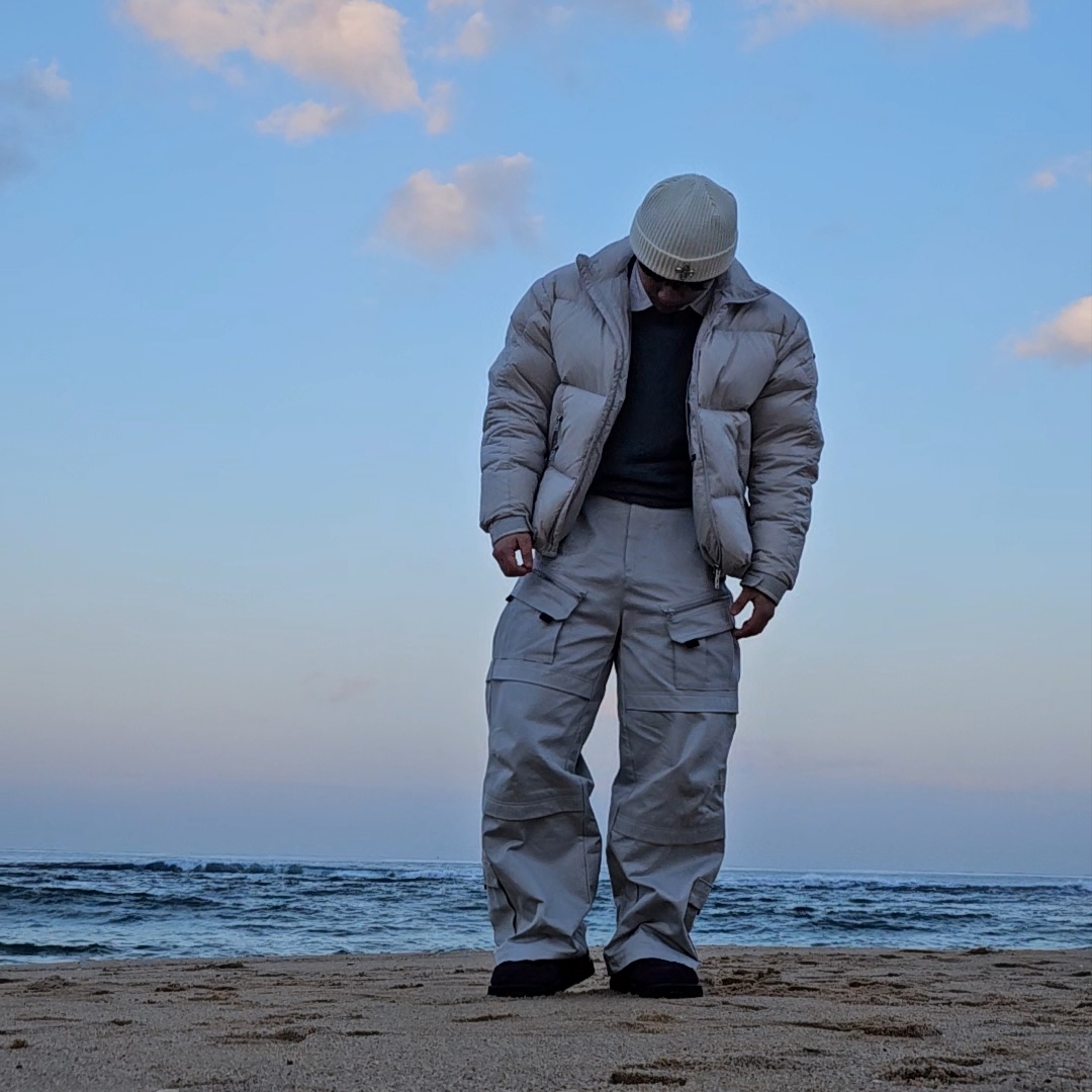 Surgery Clover Logo Beanie Ver.2 White, Opening Project Identity Down Jacket Light Grey 착용 스타일