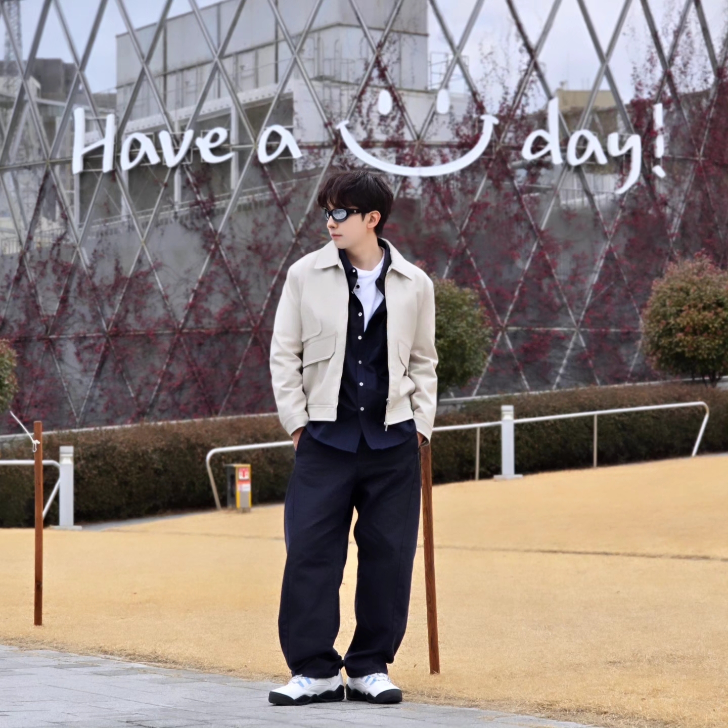 True Religion Hustle Webbing Belt Red, Nike x Supreme SB Darwin Low White 착용 스타일 - 7