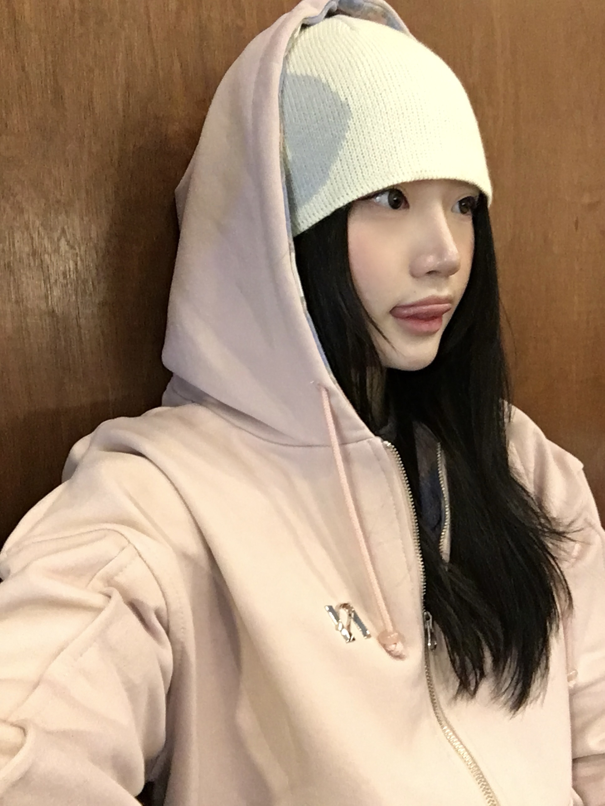 [KREAM 단독] Newalrin Lollipop Check Hoodie Zip Up Baby Pink 착용 스타일 - 7