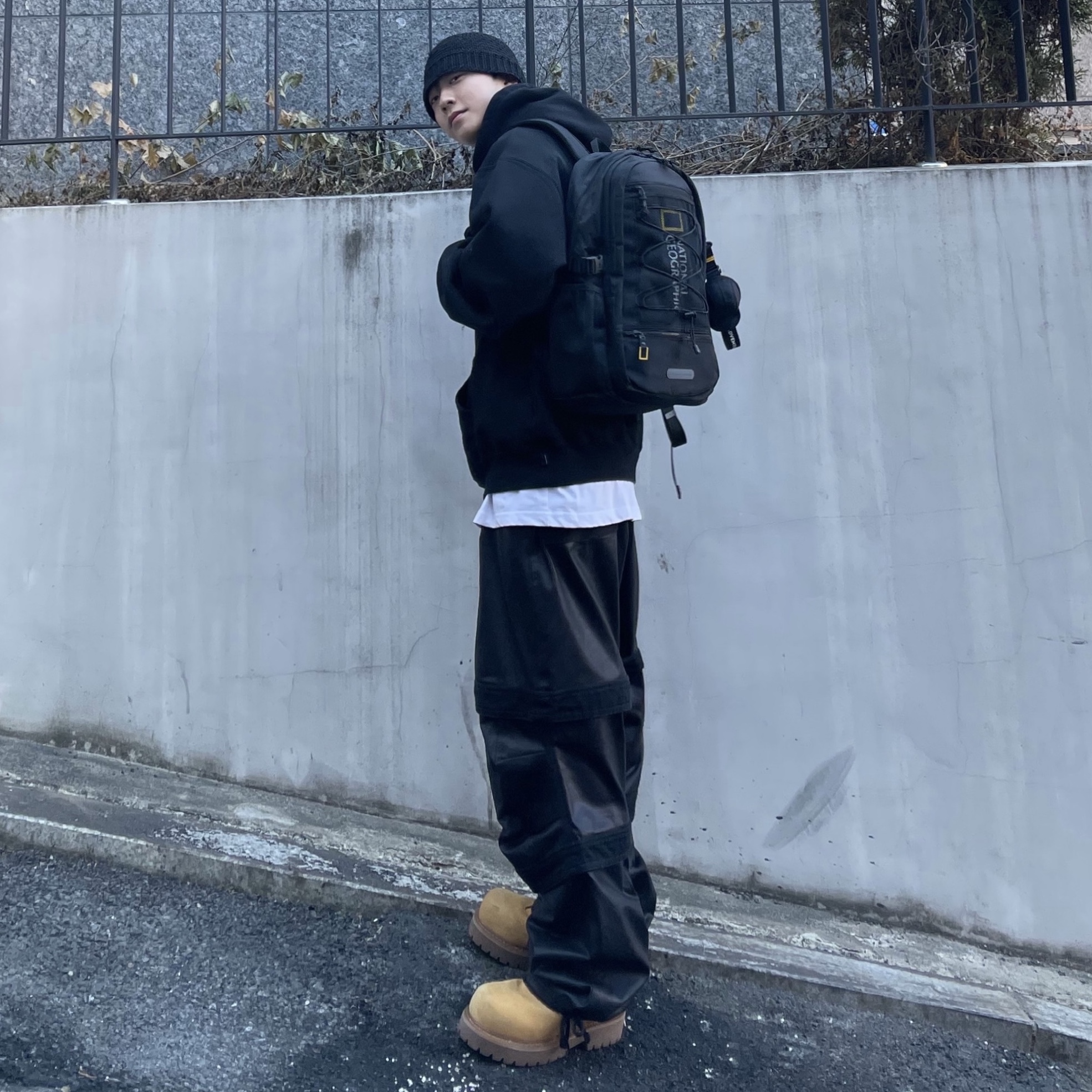 Farfromwhat Far Layered Work Pants Coated Black 착용 스타일