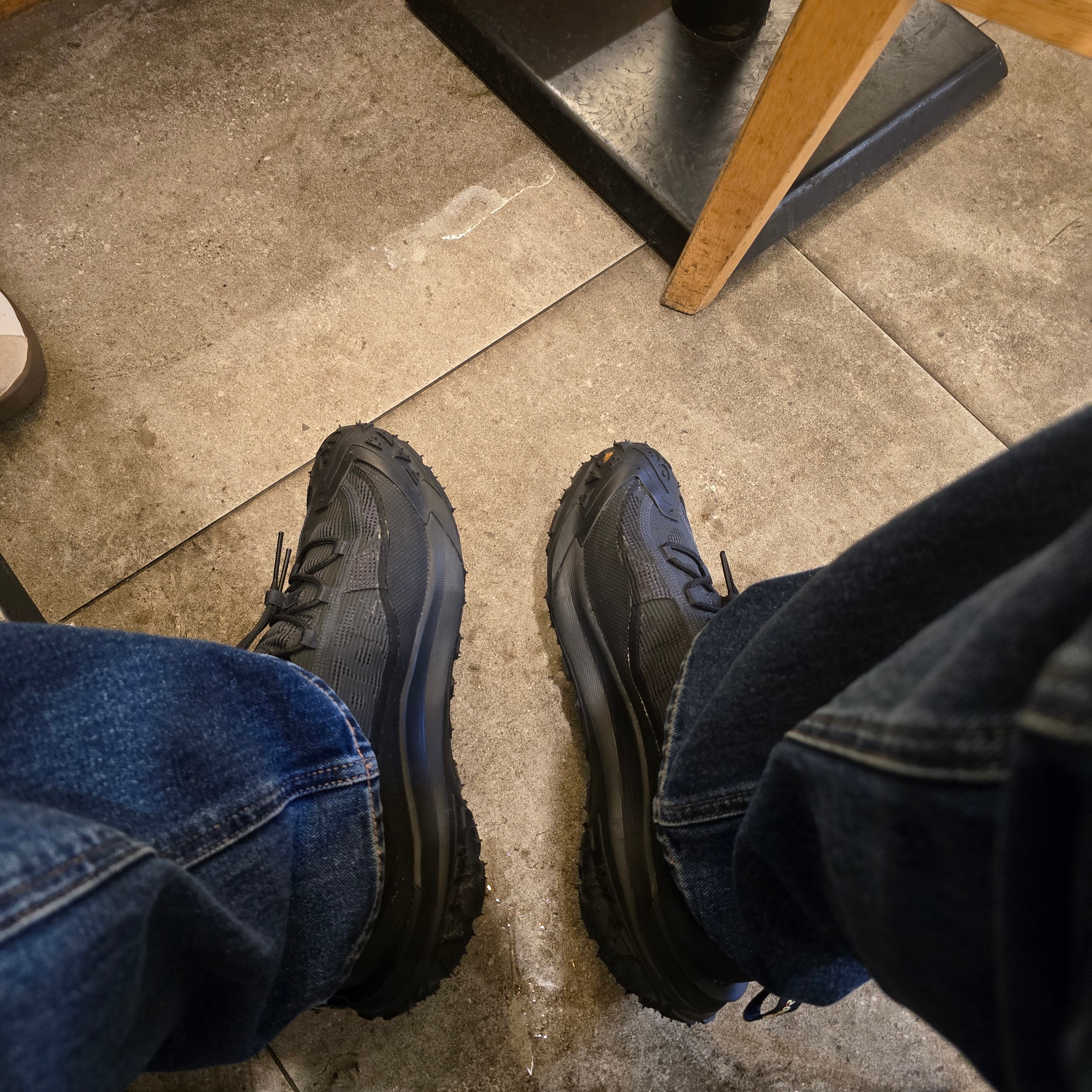 Nike ACG Mountain Fly 2 Low Gore-Tex Black and Dark Smoke Grey 착용 스타일