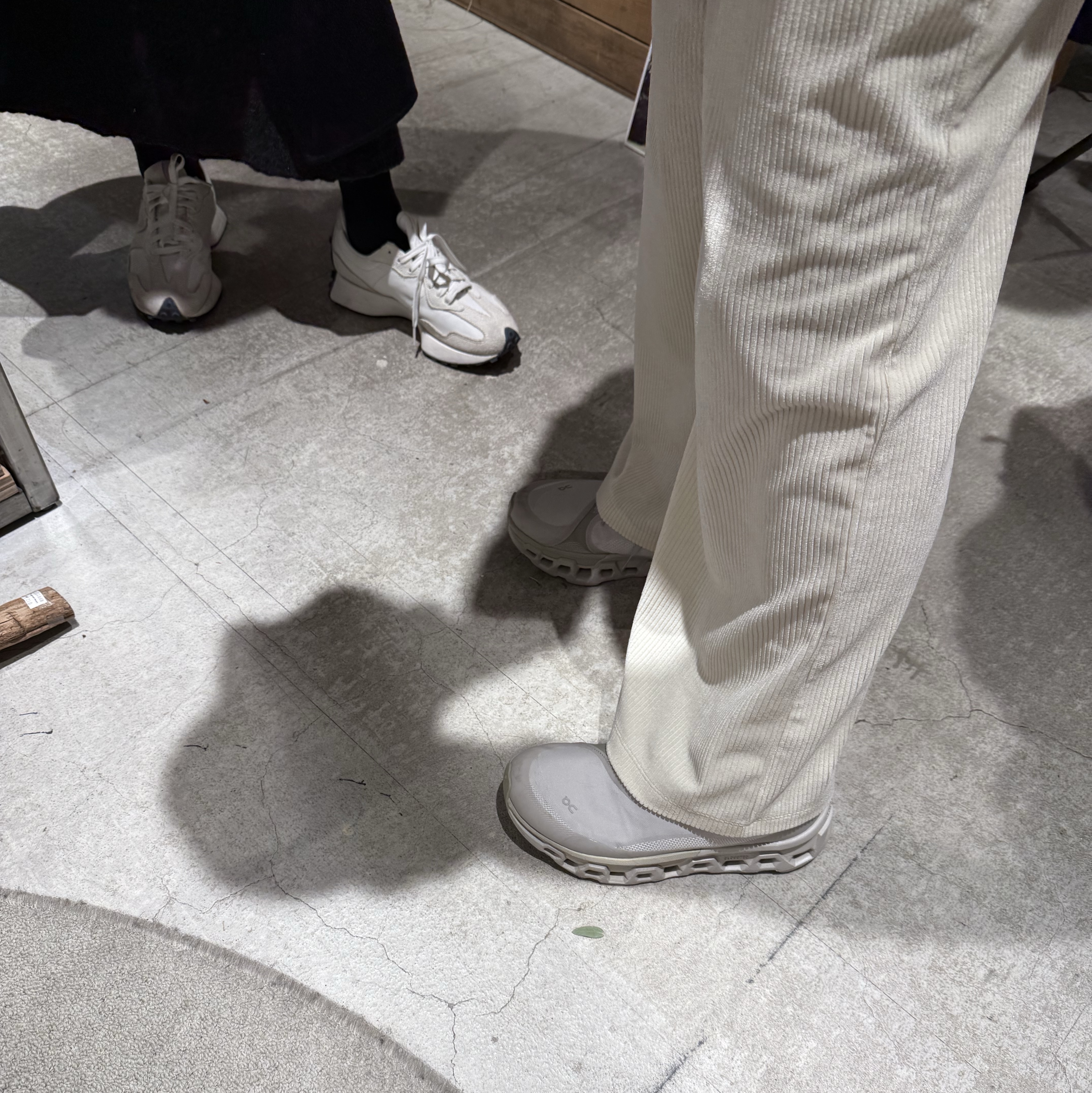 (W) On Running x Post Archive Faction (Paf) Cloudmonster 2 Moondust Chalk 착용 스타일