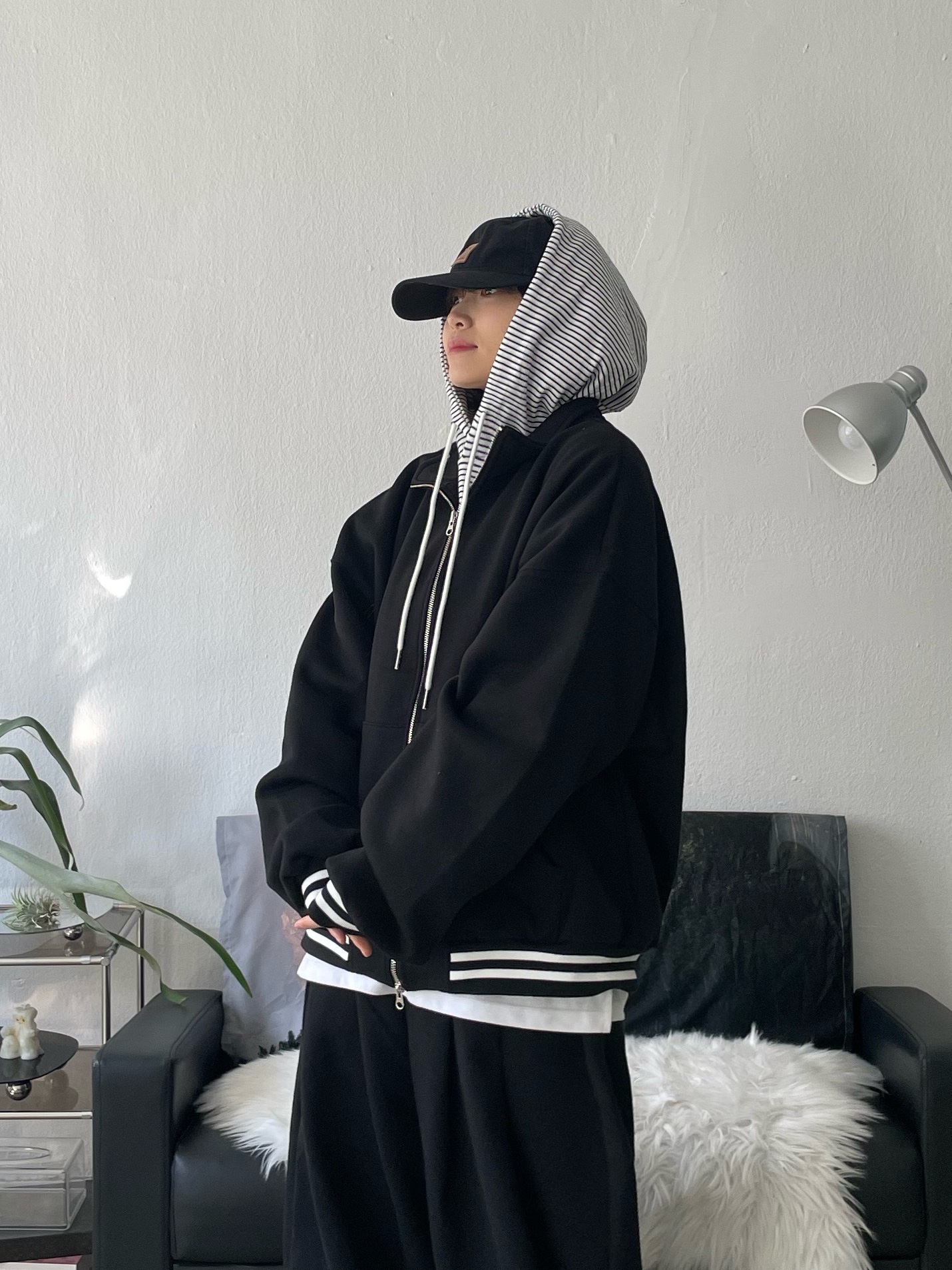 Carhartt Canvas Cap Black, Adidas Adimatic Core Black 착용 스타일 - 3