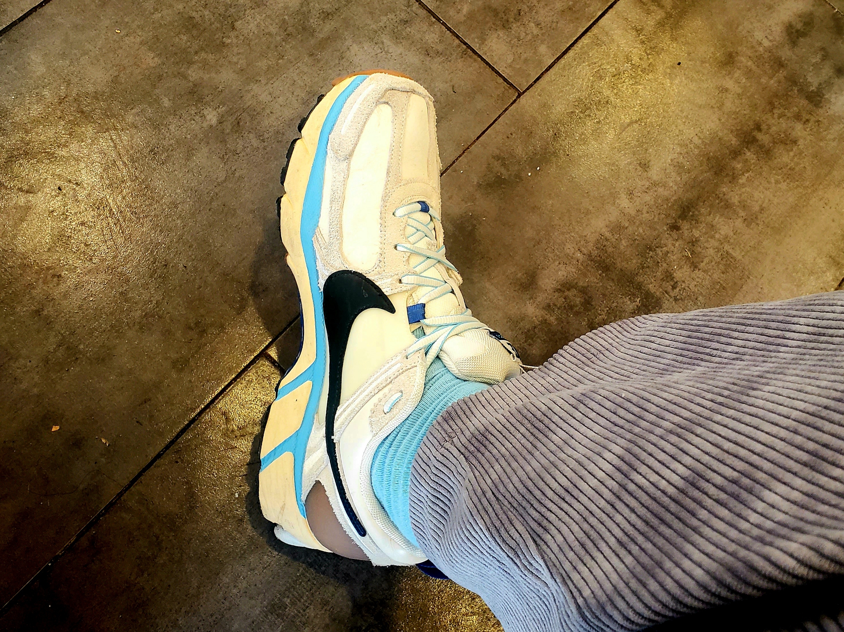 (W) Nike Zoom Vomero 5 PRM Designed by Japan 착용 스타일