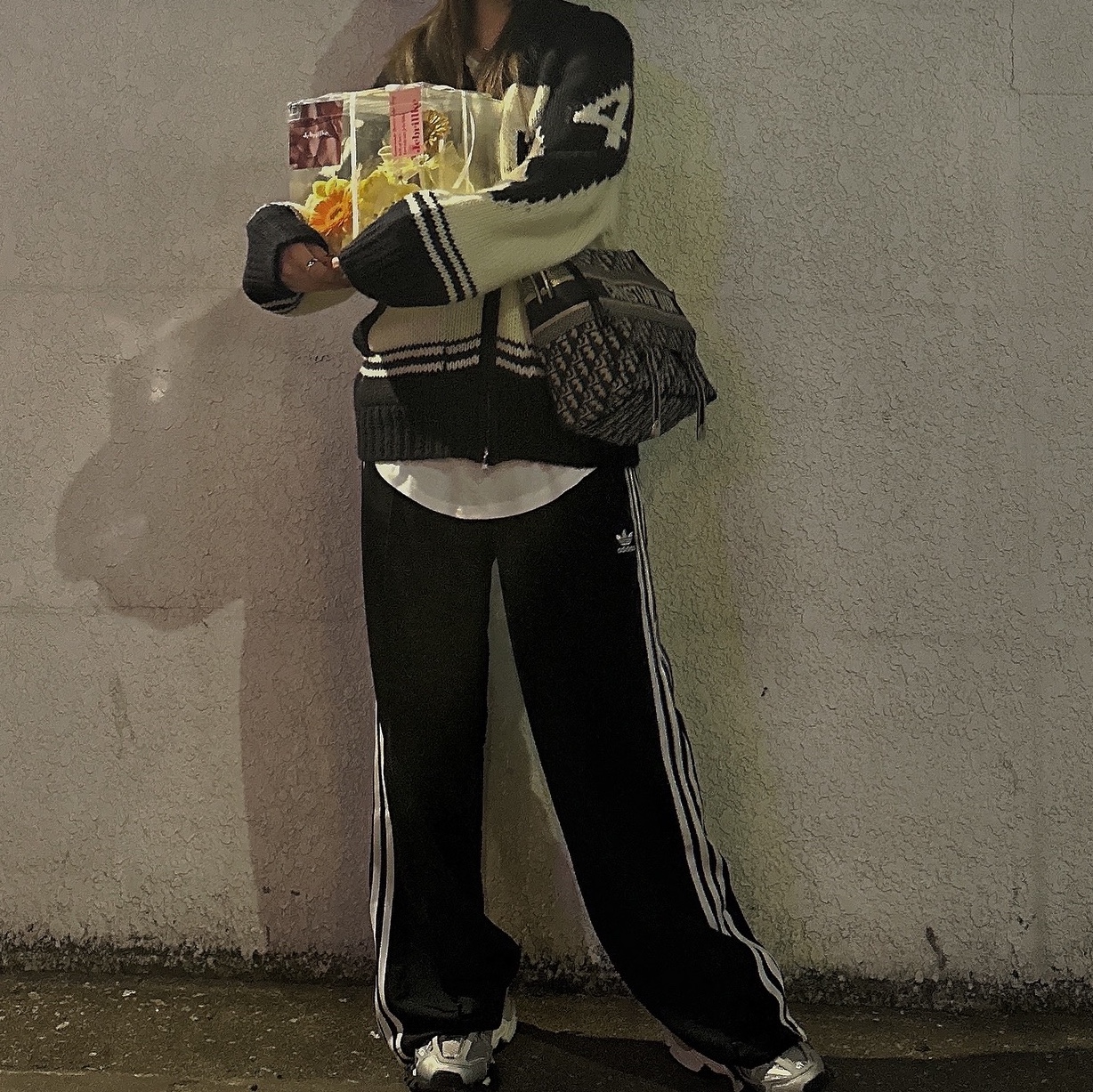 (W) Adidas Originals Firebird Loose Track Pants Black - KR Sizing, (W) Chanel Beanie & Beige Black 착용 스타일 - 5
