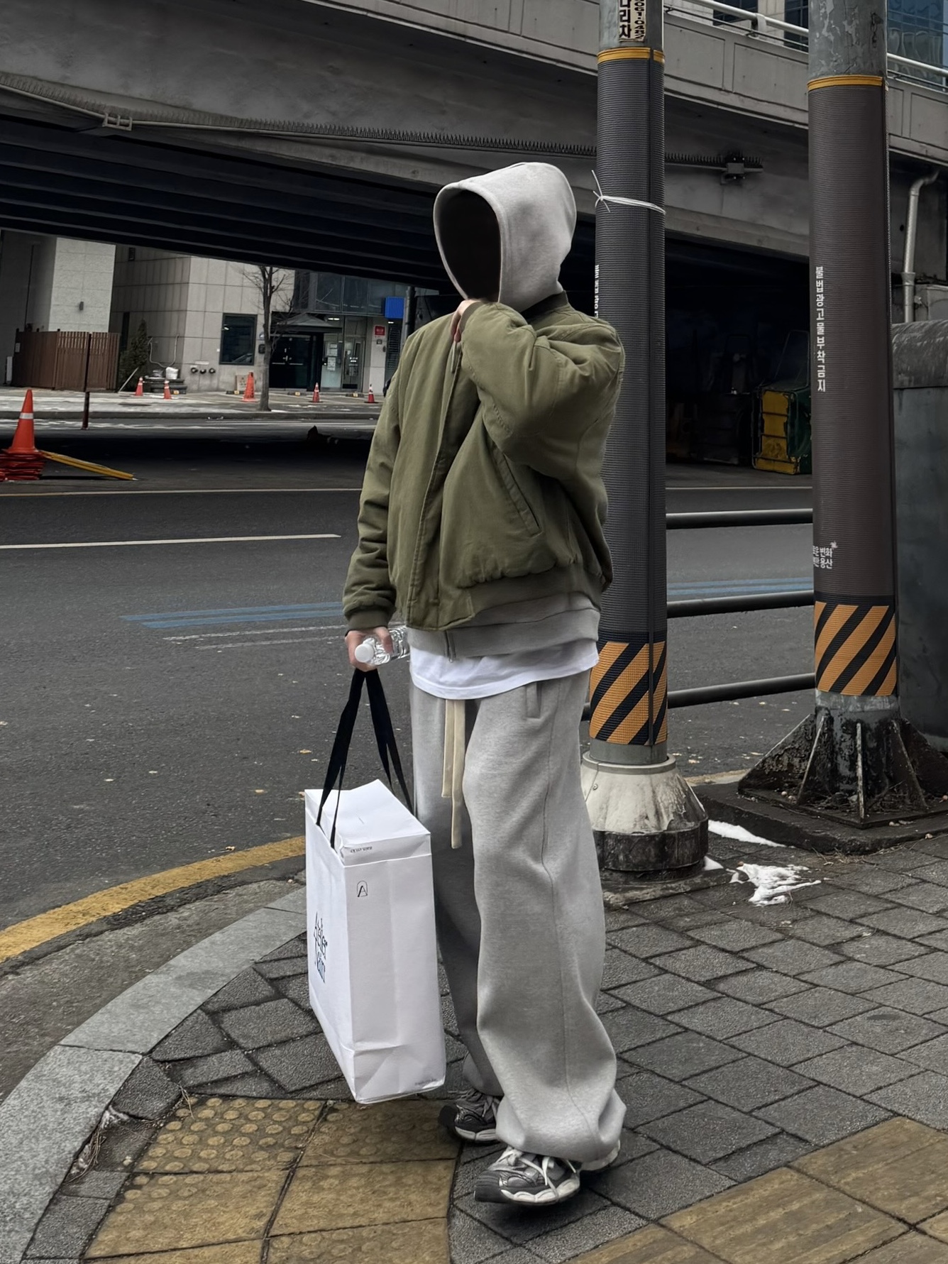 Nonnod Scuba Pajama Pants Grey, Nonnod Sulfur Dye Serge Bomber Jacket Vintage Khaki 착용 스타일 - 1