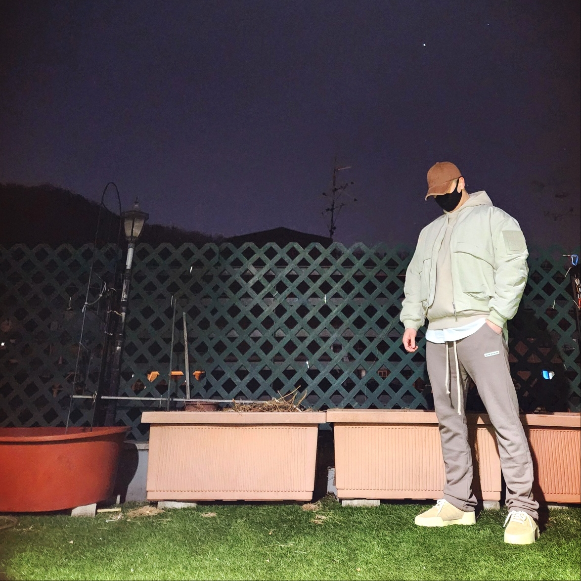 Essentials Hoodie Silver Cloud - 23FW, Adidas x Fear of God Athletics 86 Low Clay 착용 스타일 - 1