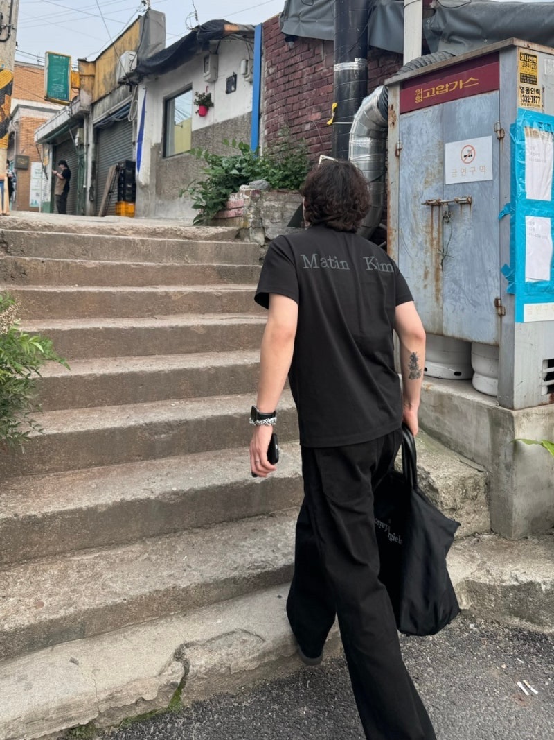 Maison Margiela Embroidered Logo Travel Bag Black 착용 스타일