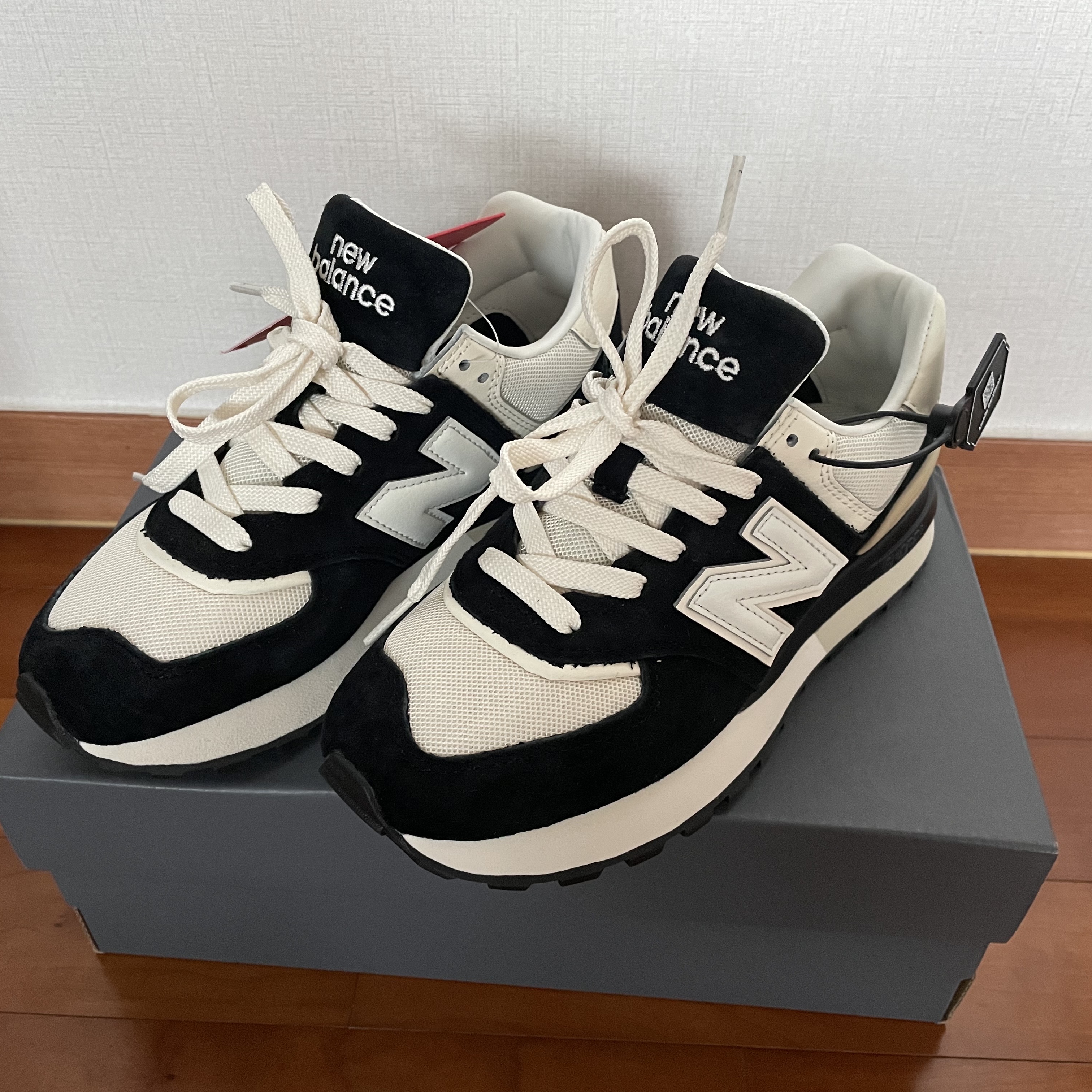 New Balance 574 Legacy Black Angora 착용 스타일