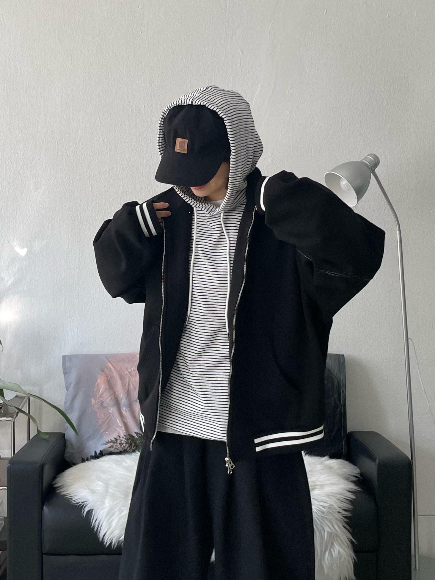 Carhartt Canvas Cap Black, Adidas Adimatic Core Black 착용 스타일 - 7