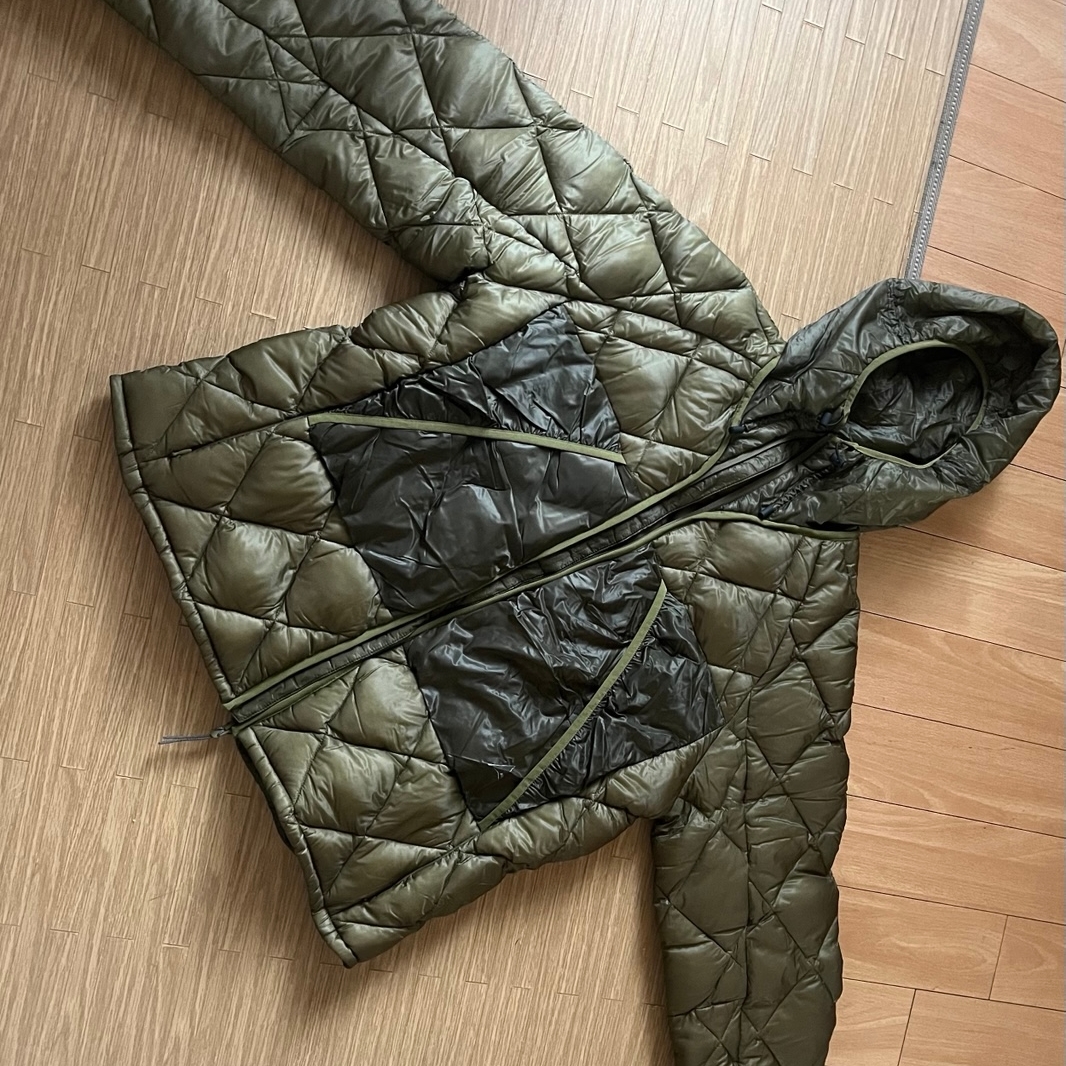 Roa Light Down Jacket Olive Branch 착용 스타일