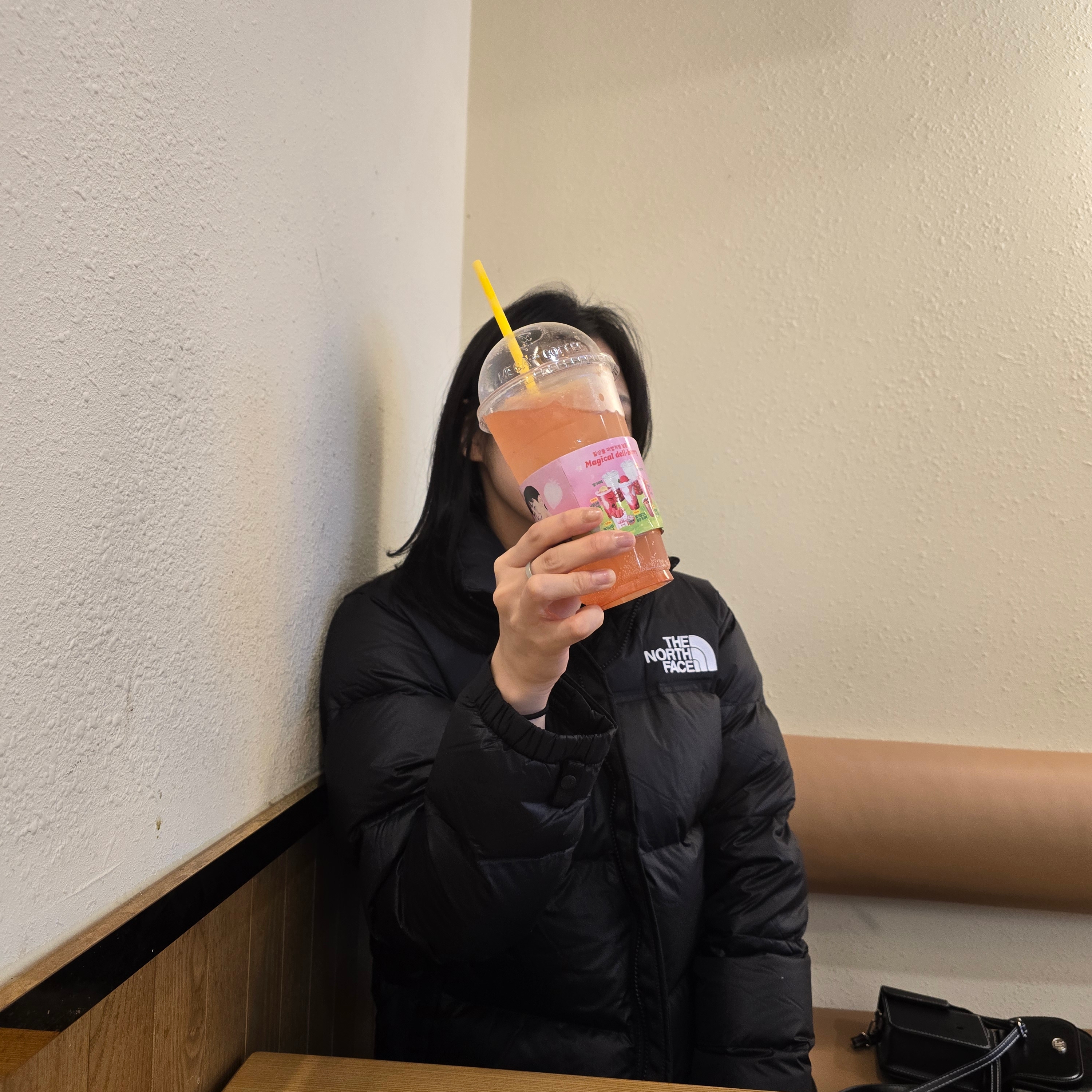 (W) The North Face 1996 Eco Nuptse Jacket Black 착용 스타일
