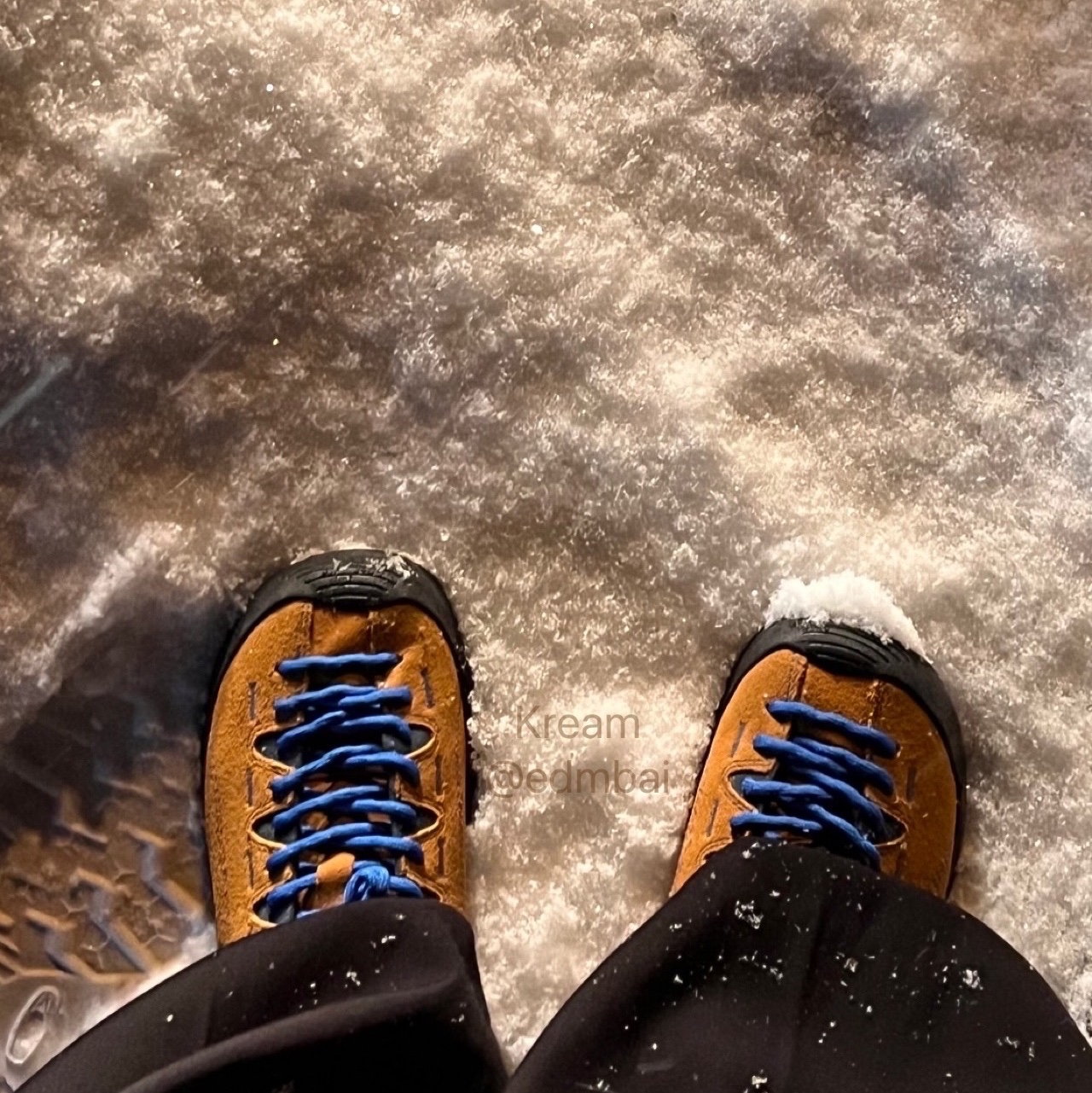 (W) Keen Jasper Suede Sneakers Camel 착용 스타일