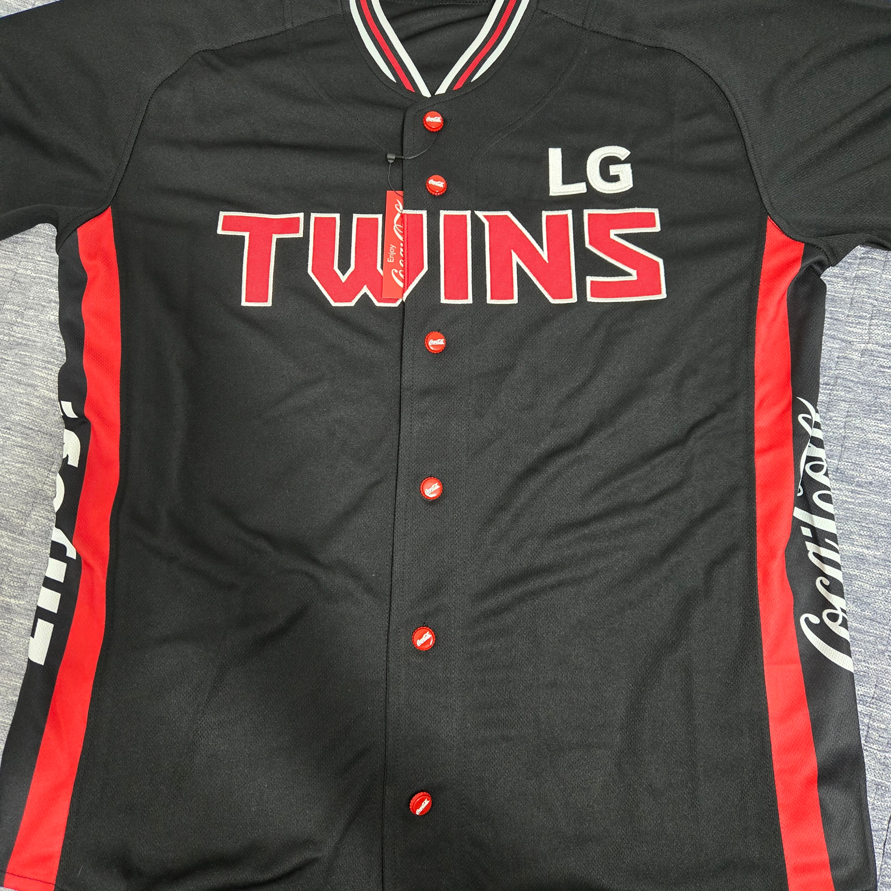 TWINS Coca-Cola Collection Coke Uniform Black Non Marking Ver. 착용 스타일
