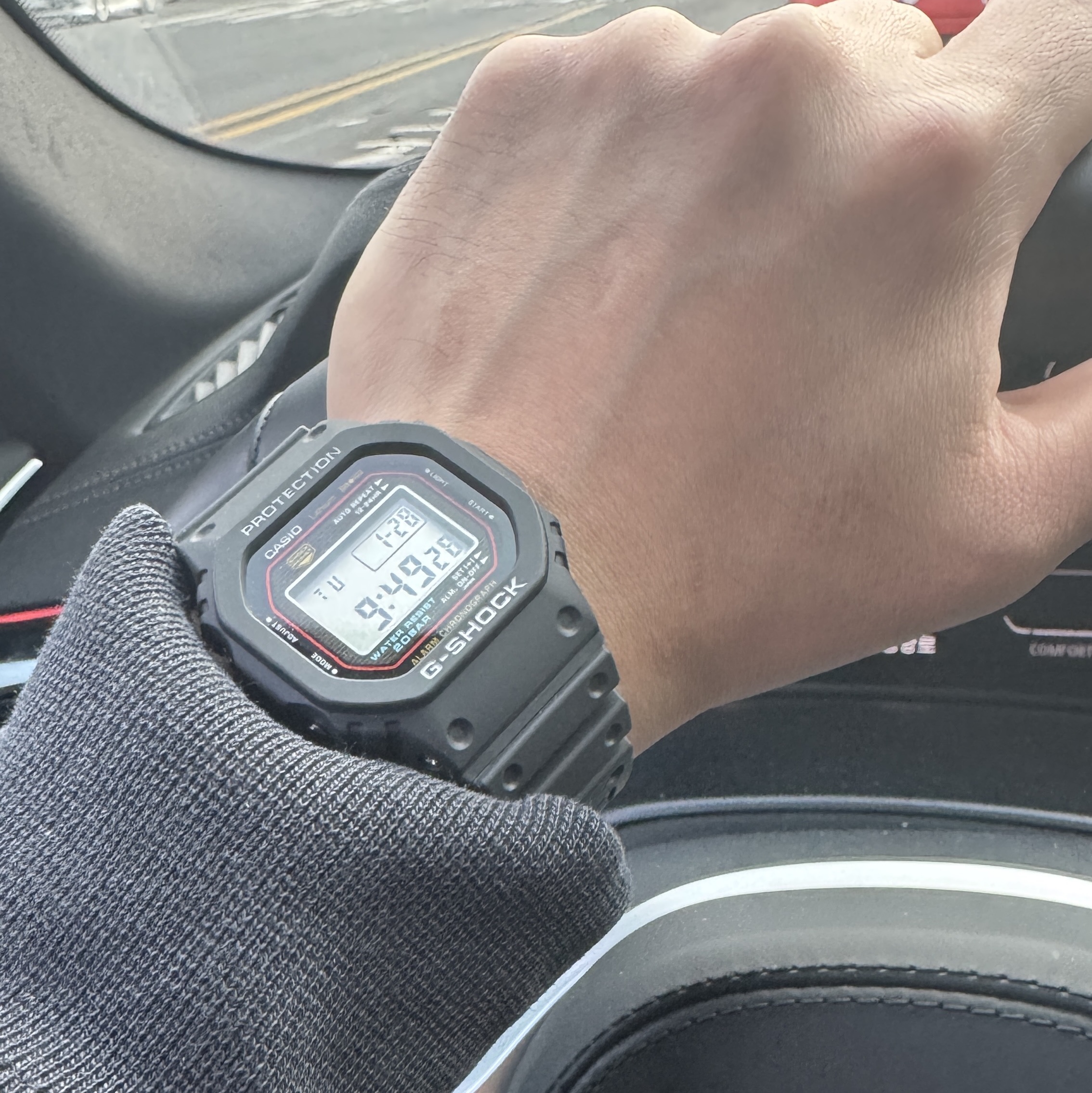 Casio G-Shock DW-5000R-1A 착용 스타일
