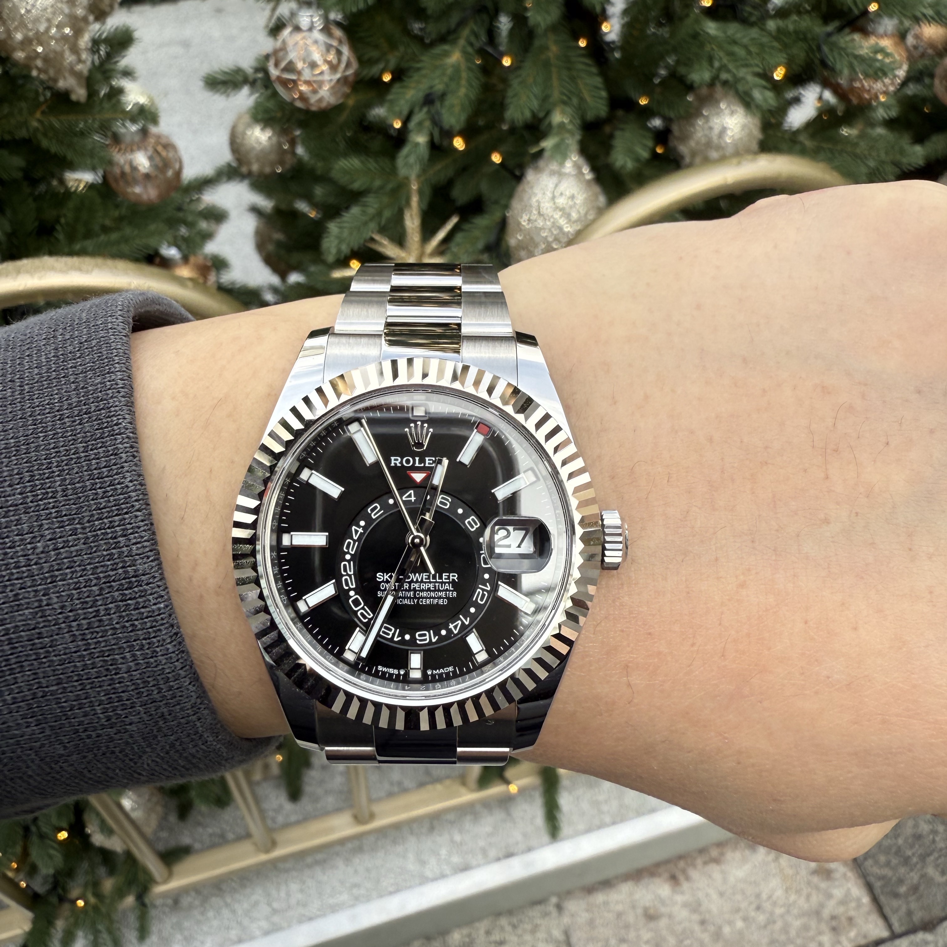 Rolex Sky-Dweller 42mm 336934 Bright Black Oyster 착용 스타일