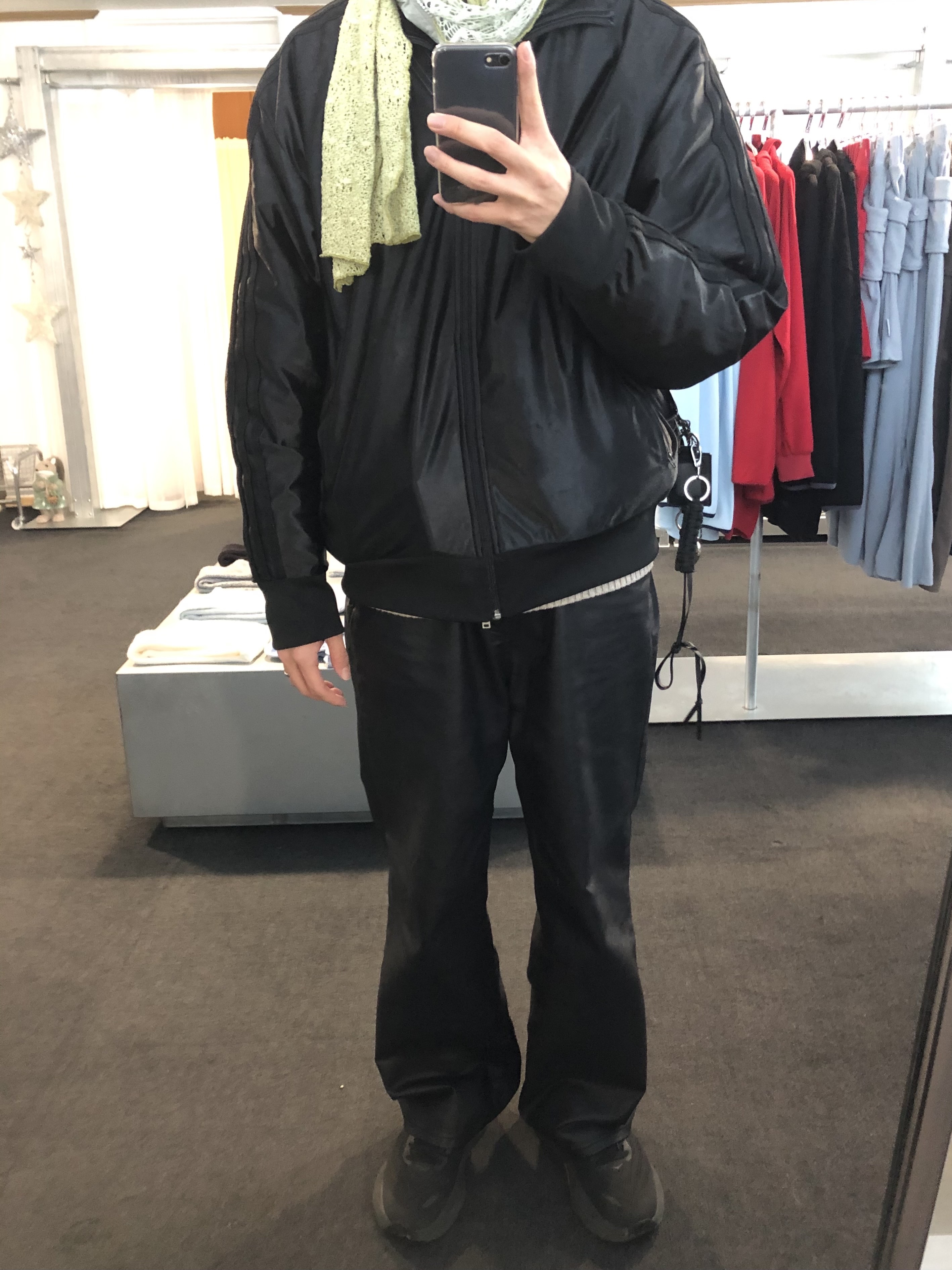 Ignota Core:10 Scarf Lime, Adidas Q3 Oversized Track Top Black - KR Sizing 착용 스타일 - 4