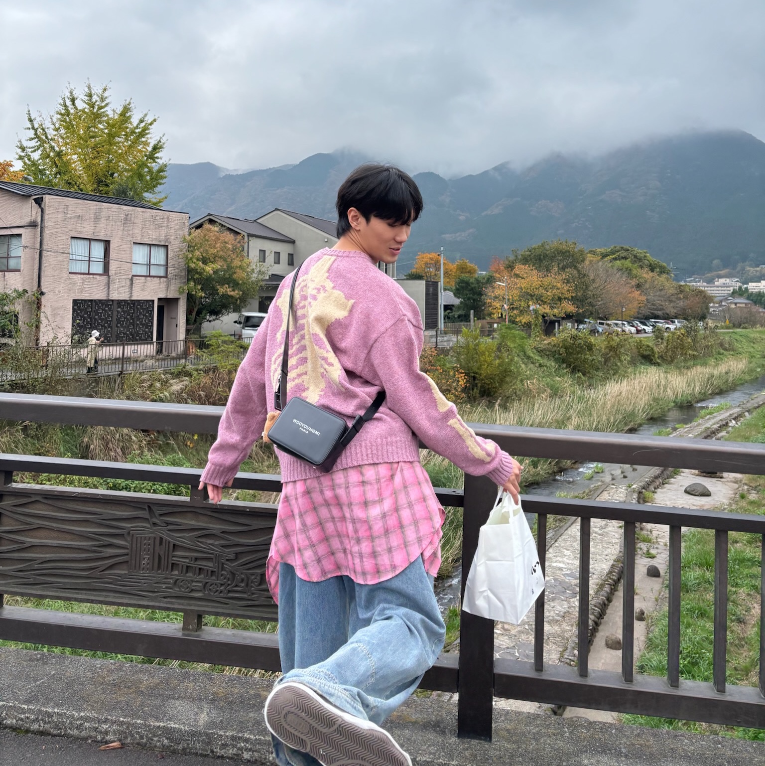 Kapital 5G Wool Bone Crewneck Sweater Light Purple, Wooyoungmi Square Mini Bag Black 착용 스타일