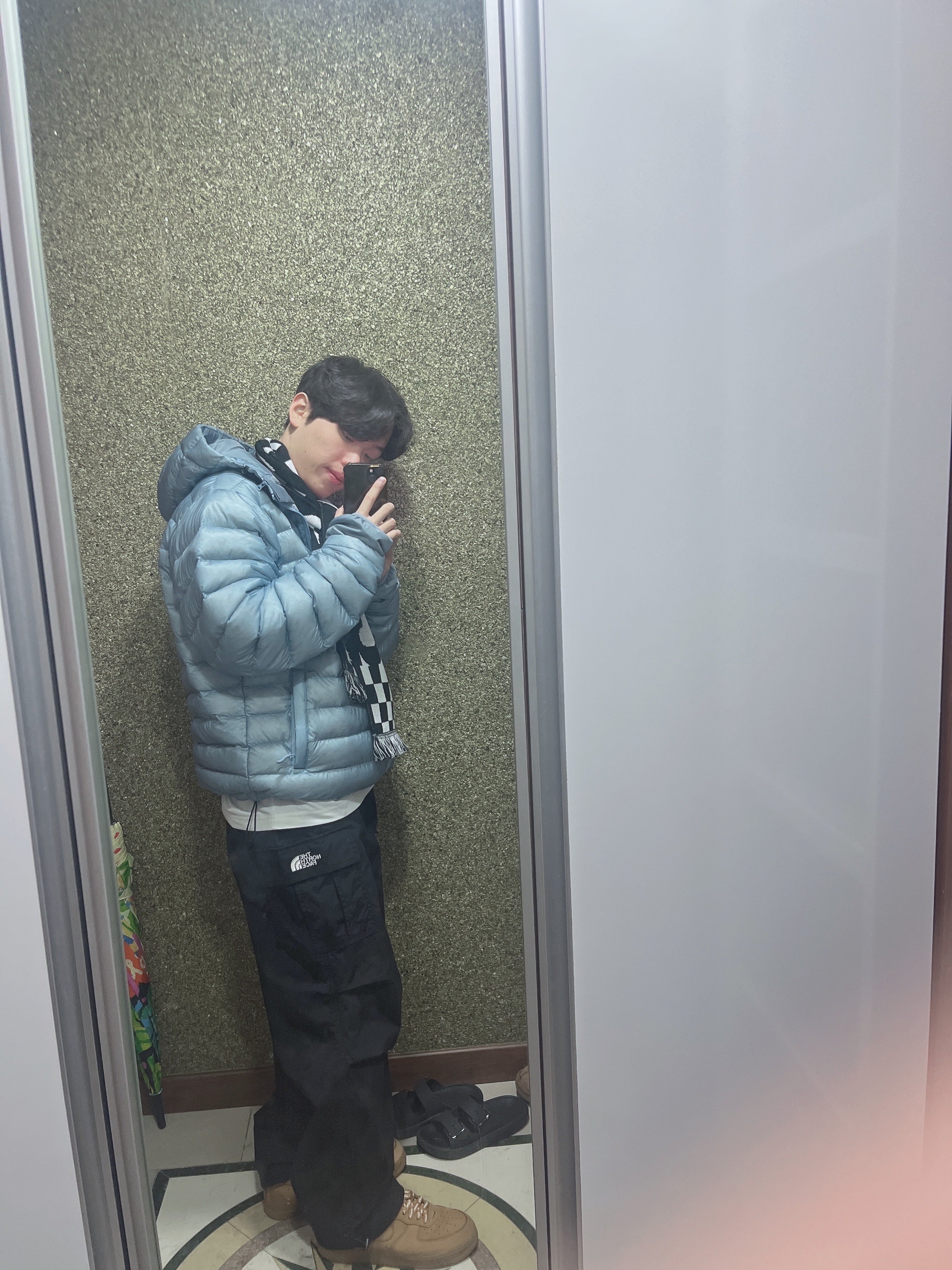 Sansan Gear Suffix Puffer Jacket Sky Blue - 24FW, Nike x Supreme Air Force 1 Low Flax 착용 스타일