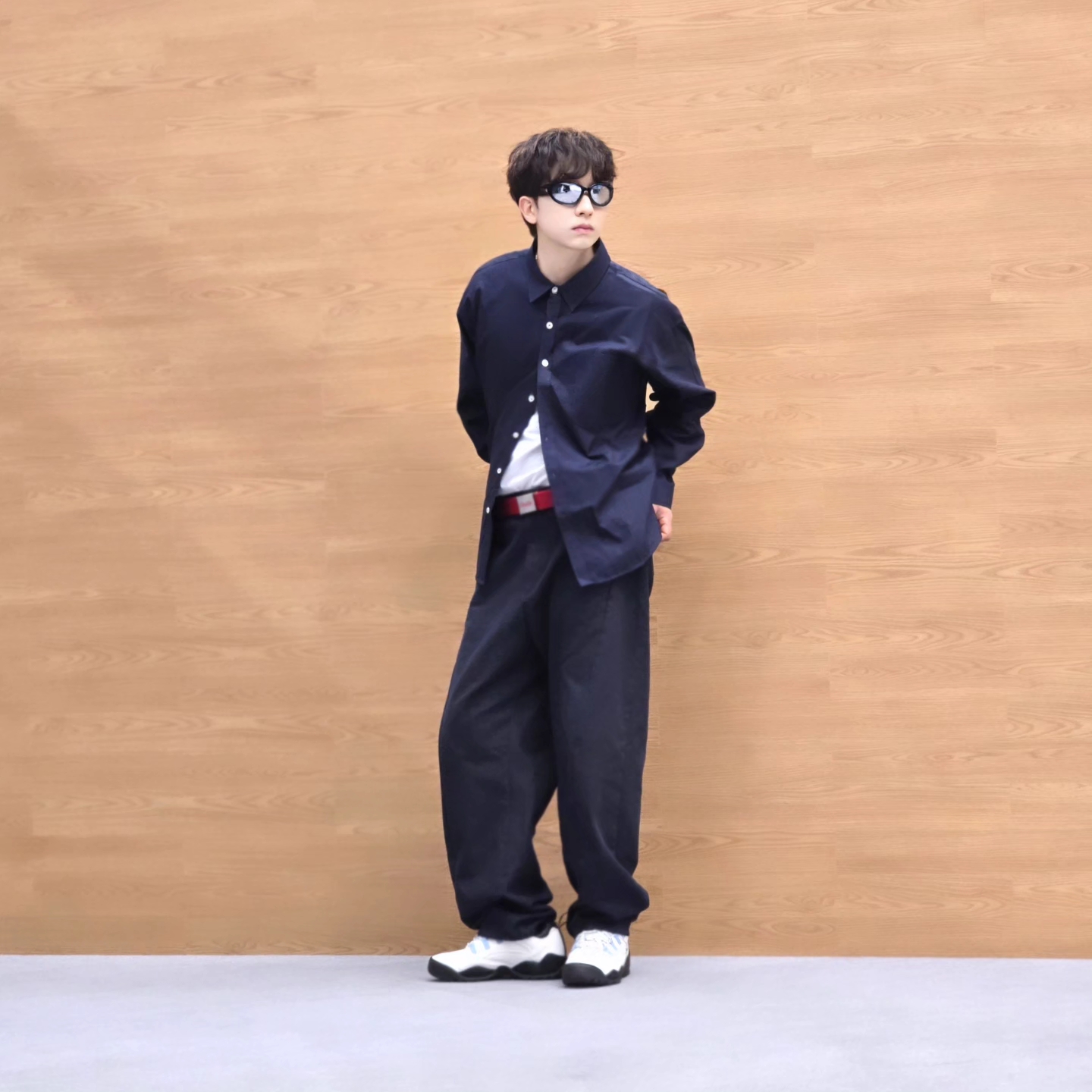 True Religion Hustle Webbing Belt Red, Nike x Supreme SB Darwin Low White 착용 스타일 - 4
