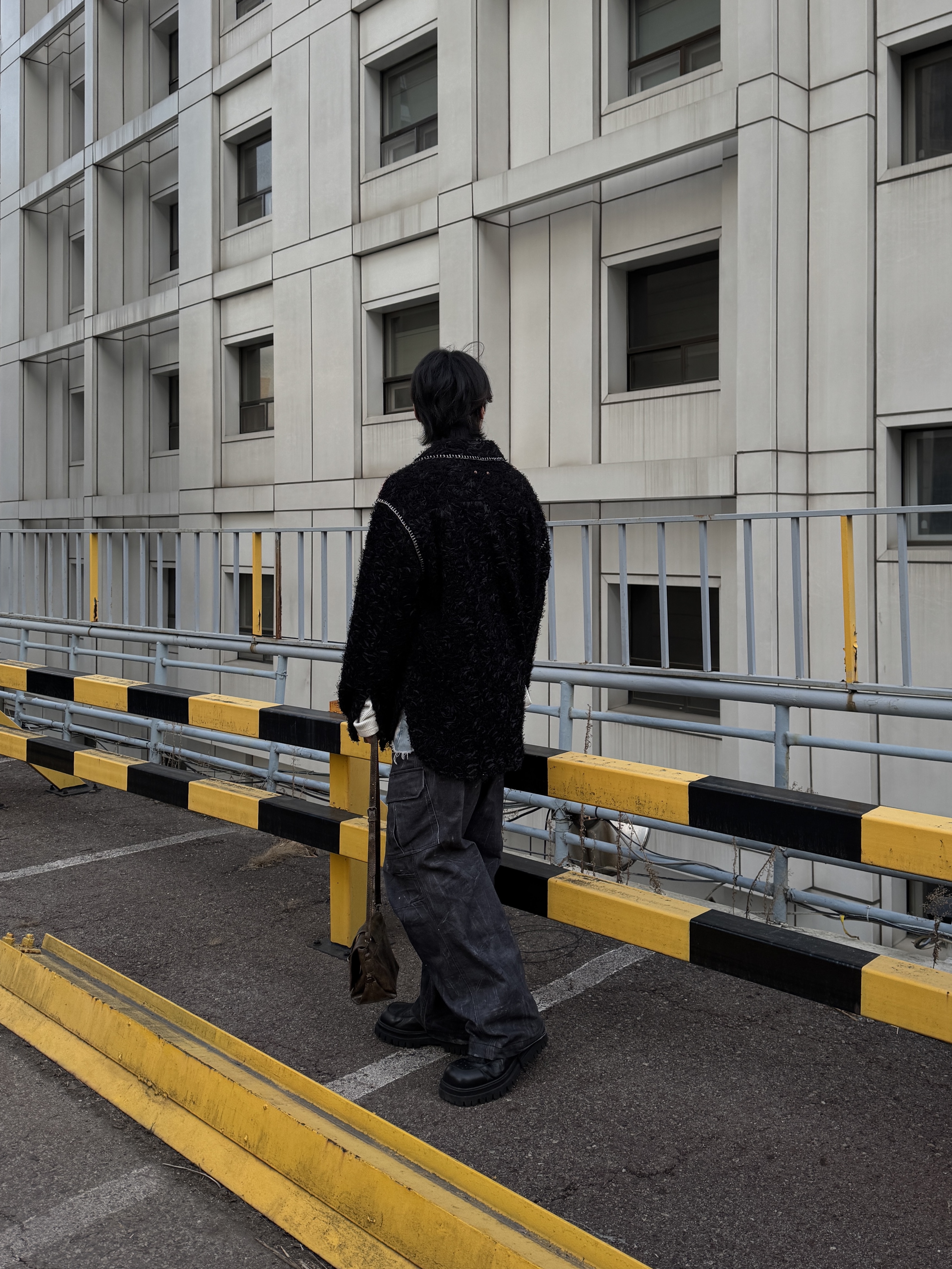 Gentle Monster x Maison Margiela MM113 Black Clear 착용 스타일 - 3